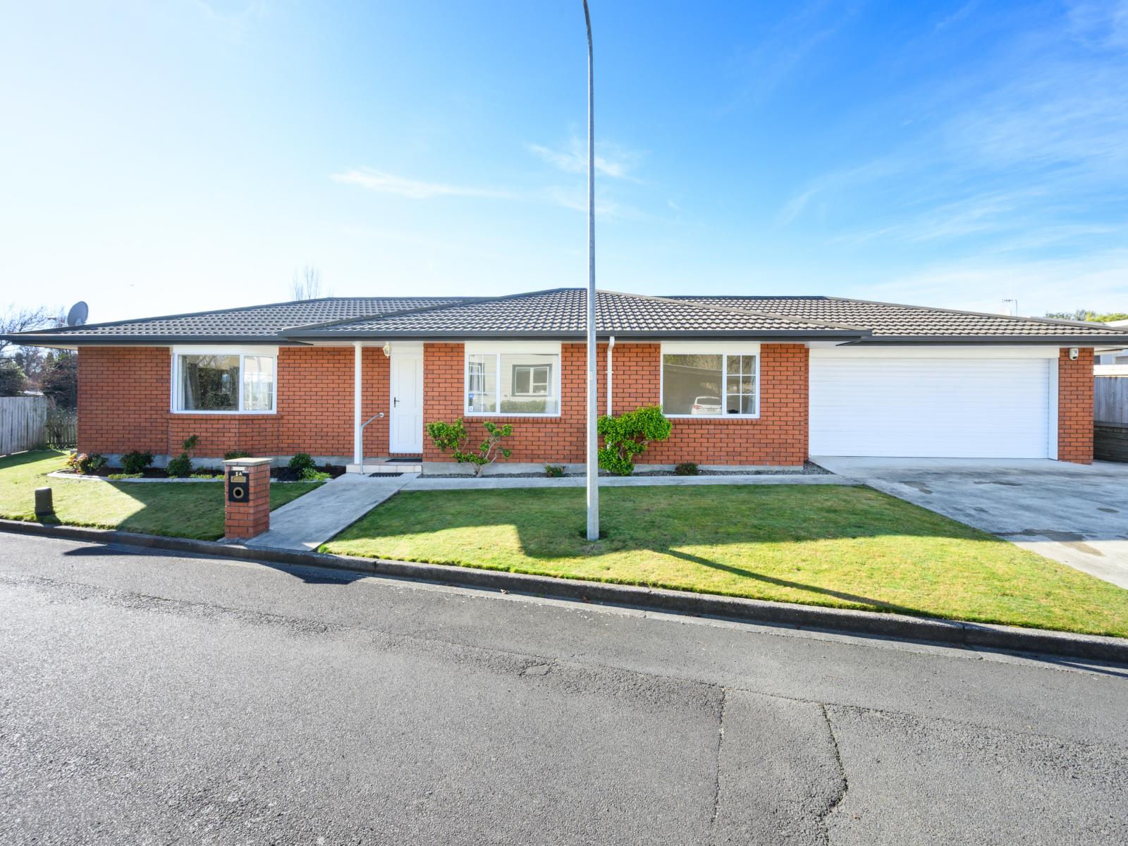 1A Kings Court, Roslyn