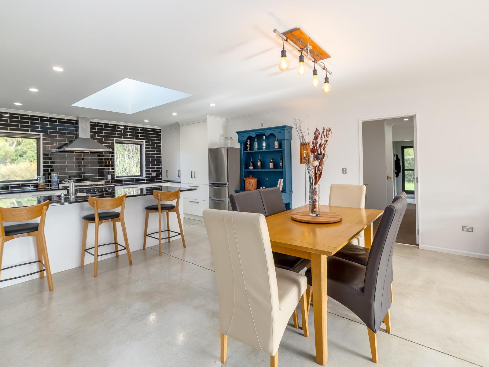 64 Montys Lane, Woodside