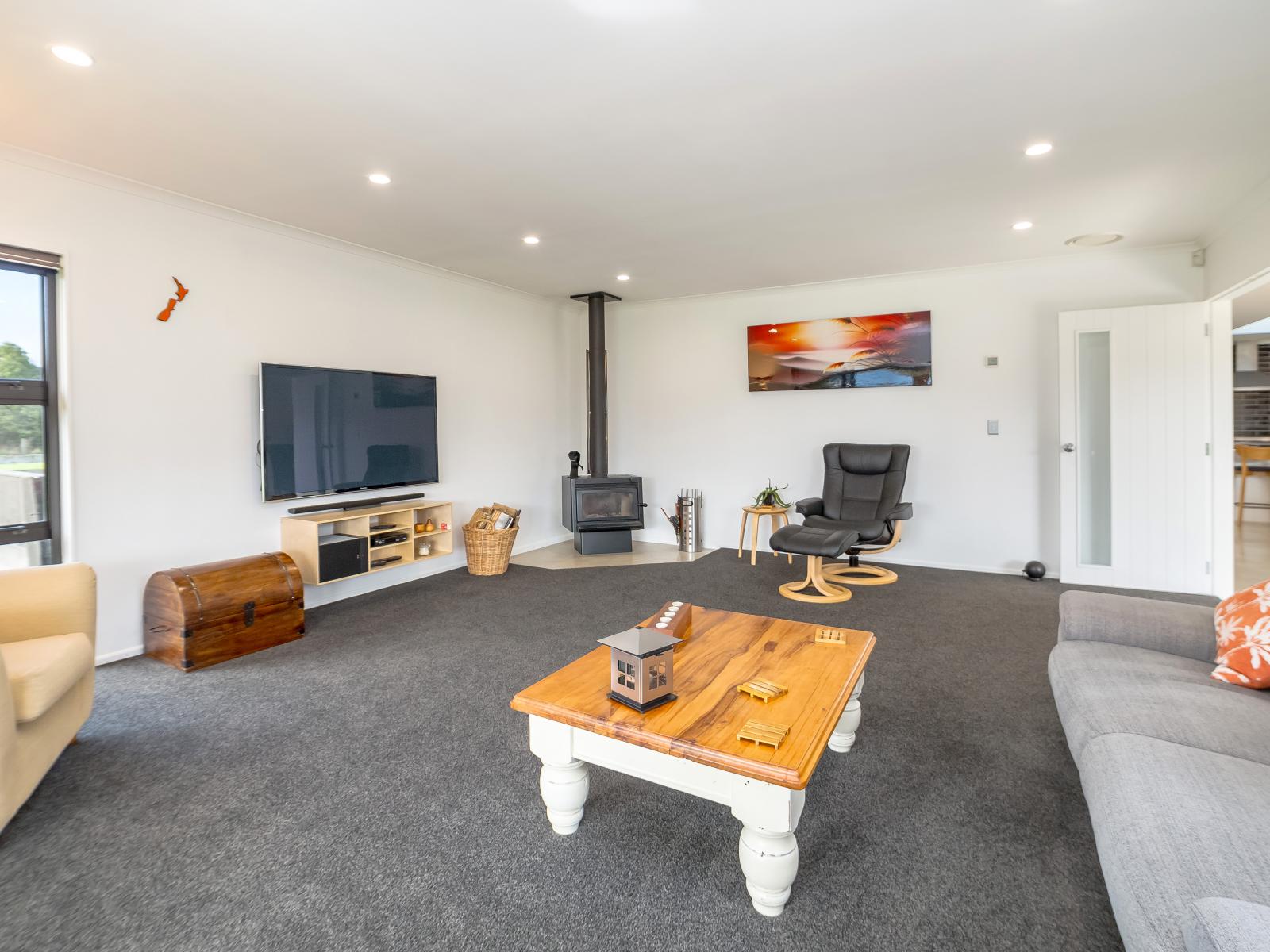 64 Montys Lane, Woodside