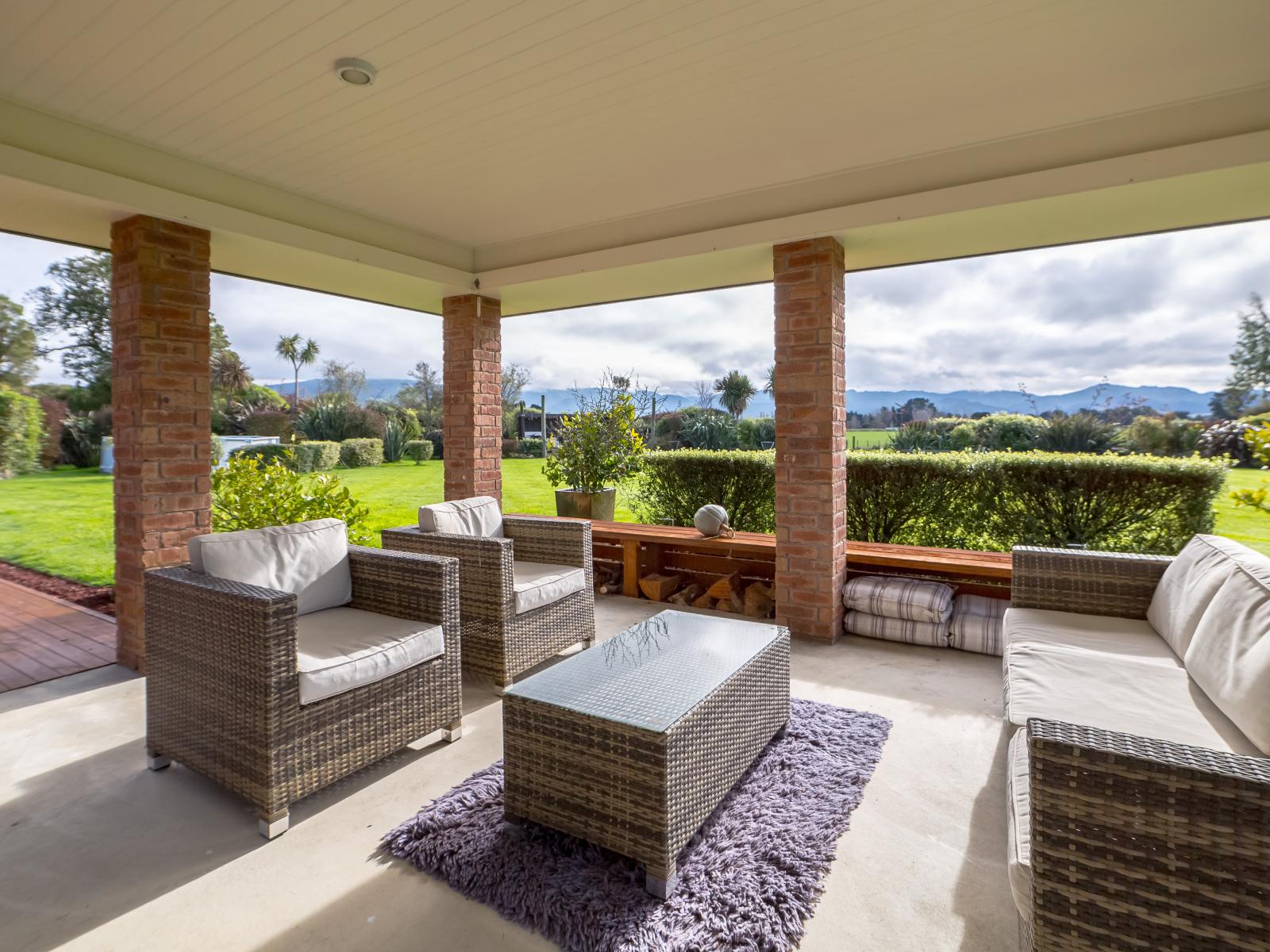 64 Montys Lane, Woodside