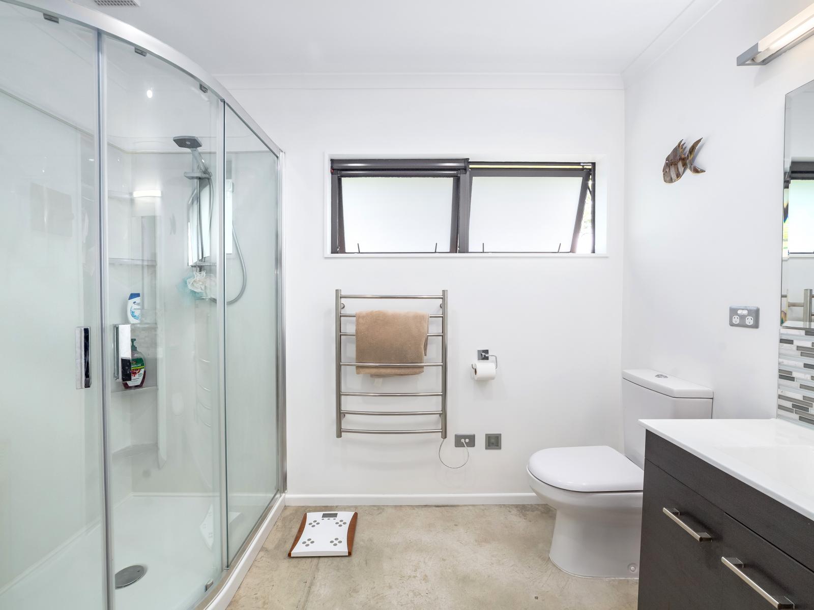 64 Montys Lane, Woodside