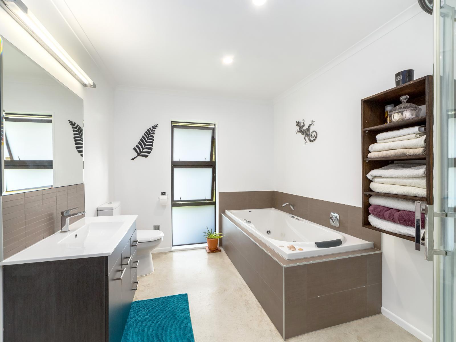 64 Montys Lane, Woodside