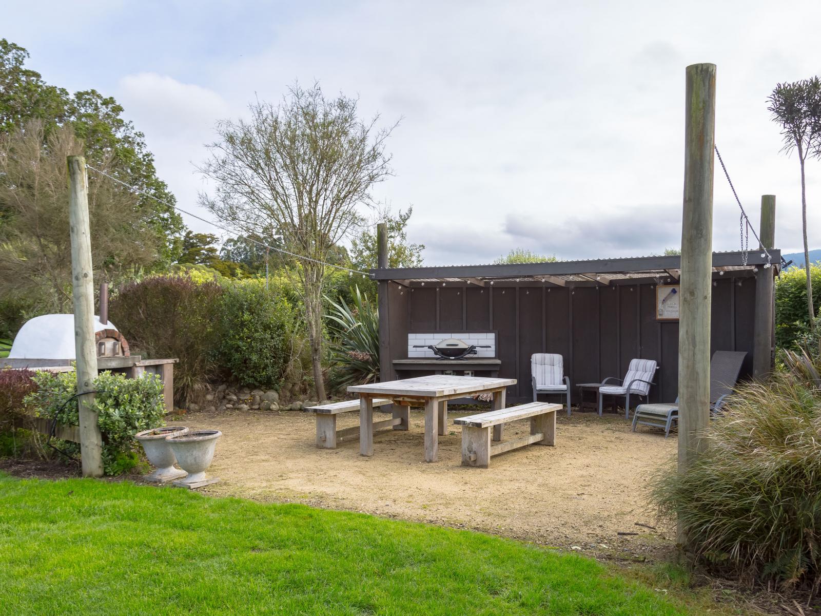 64 Montys Lane, Woodside