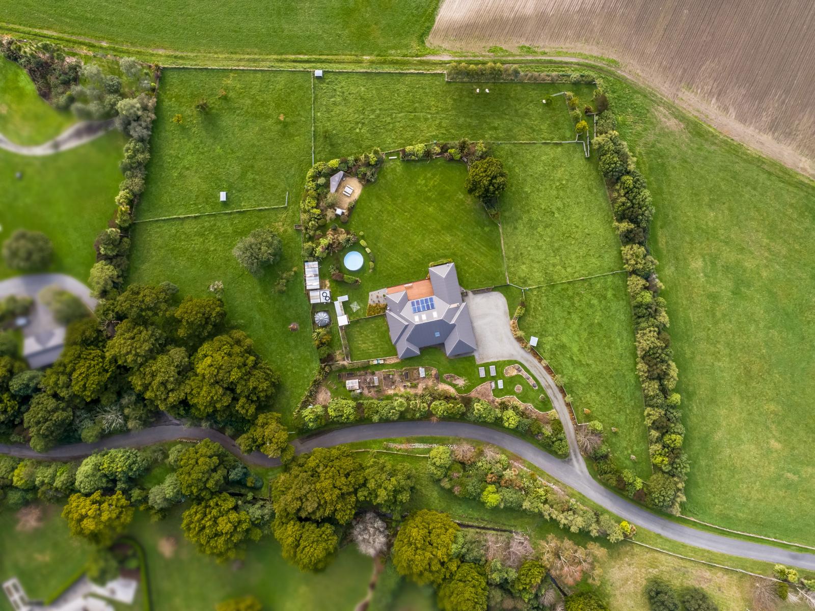 64 Montys Lane, Woodside