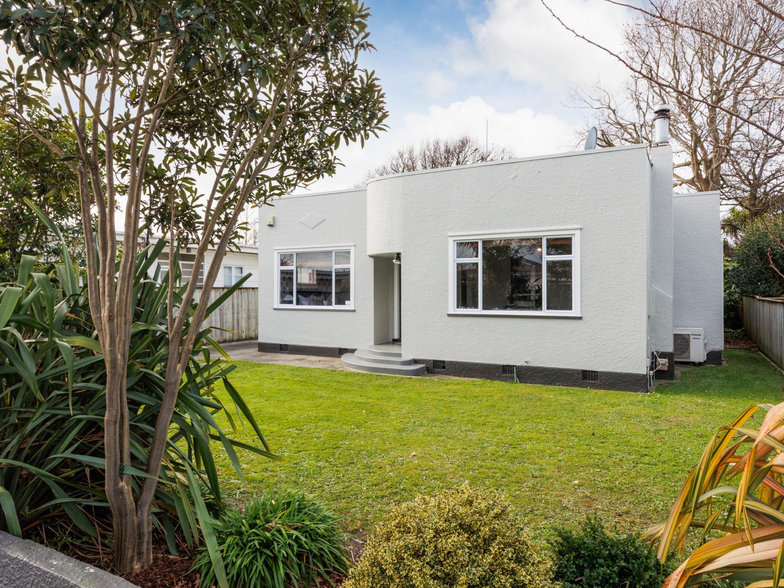 301 Botanical Road, West End