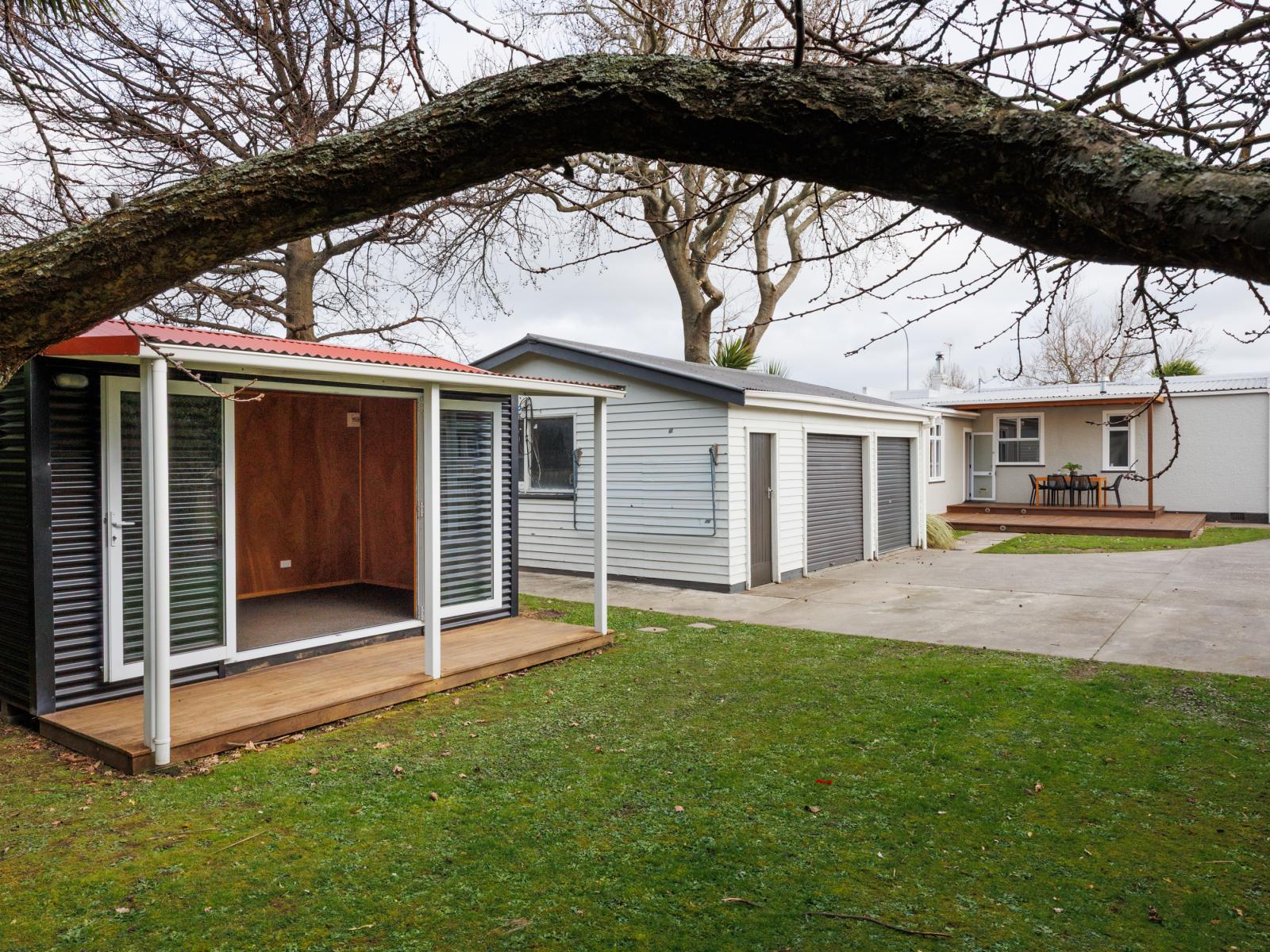 301 Botanical Road, West End