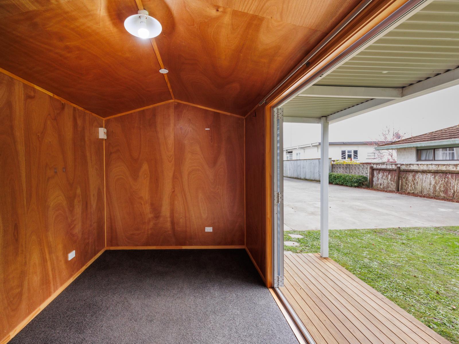 301 Botanical Road, West End