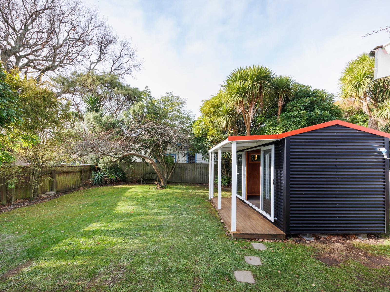 301 Botanical Road, West End