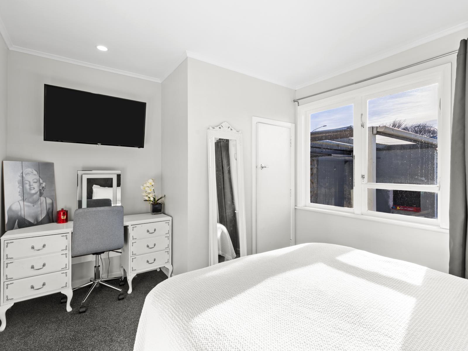 1 Battersea Place, Roslyn
