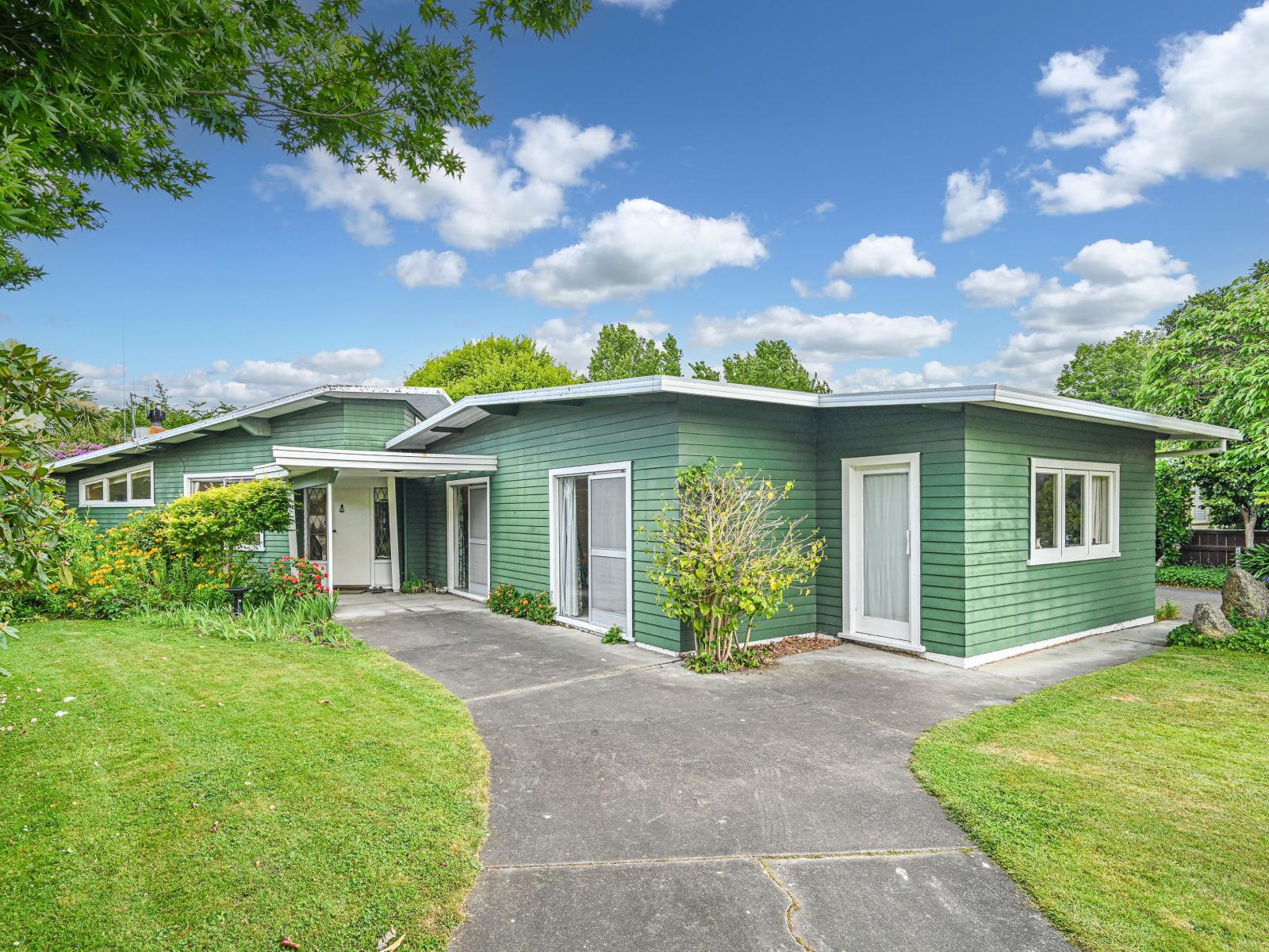 500 Hart Drive, Frimley