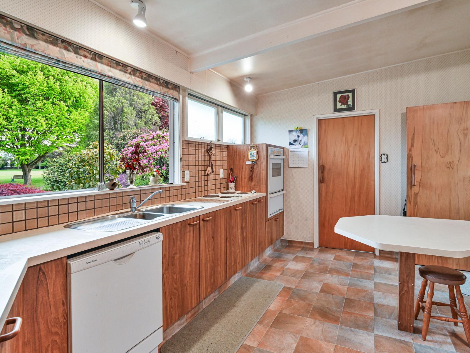 500 Hart Drive, Frimley