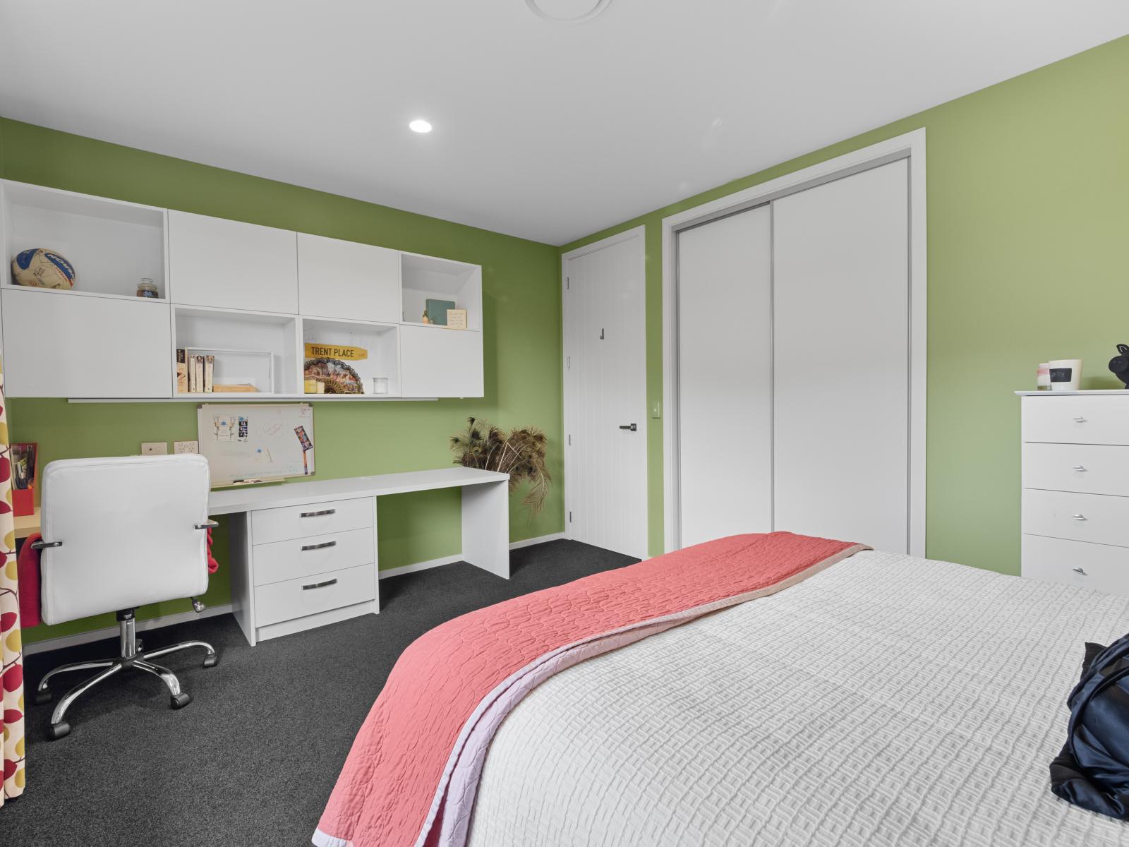 6 Trent Place, Lake Hood