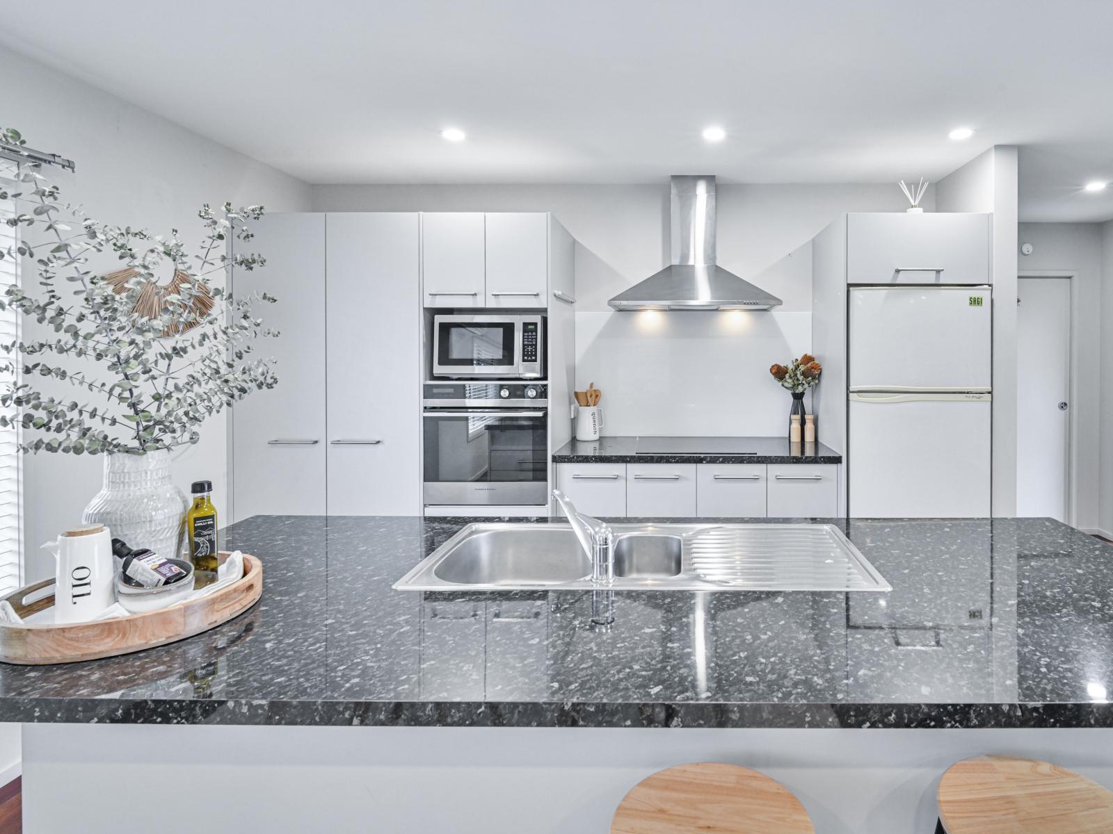 1031 Reka Street, Akina
