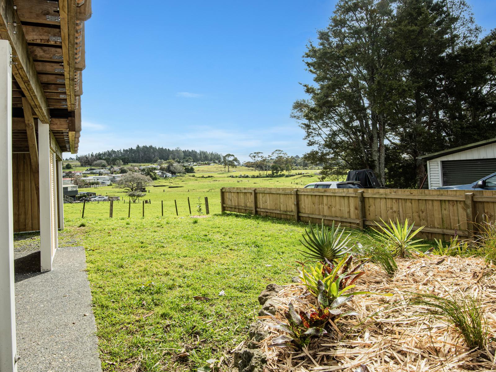 60 King Street, Hikurangi