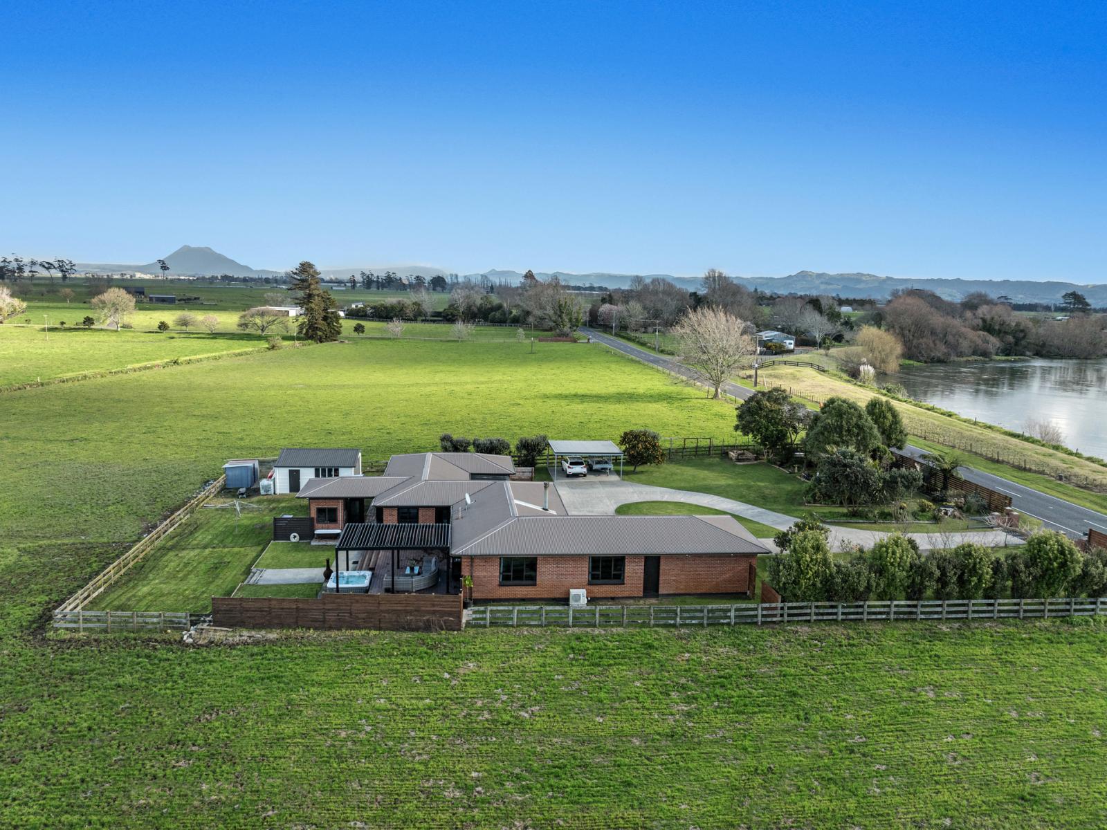 97 East Bank Road, Thornton