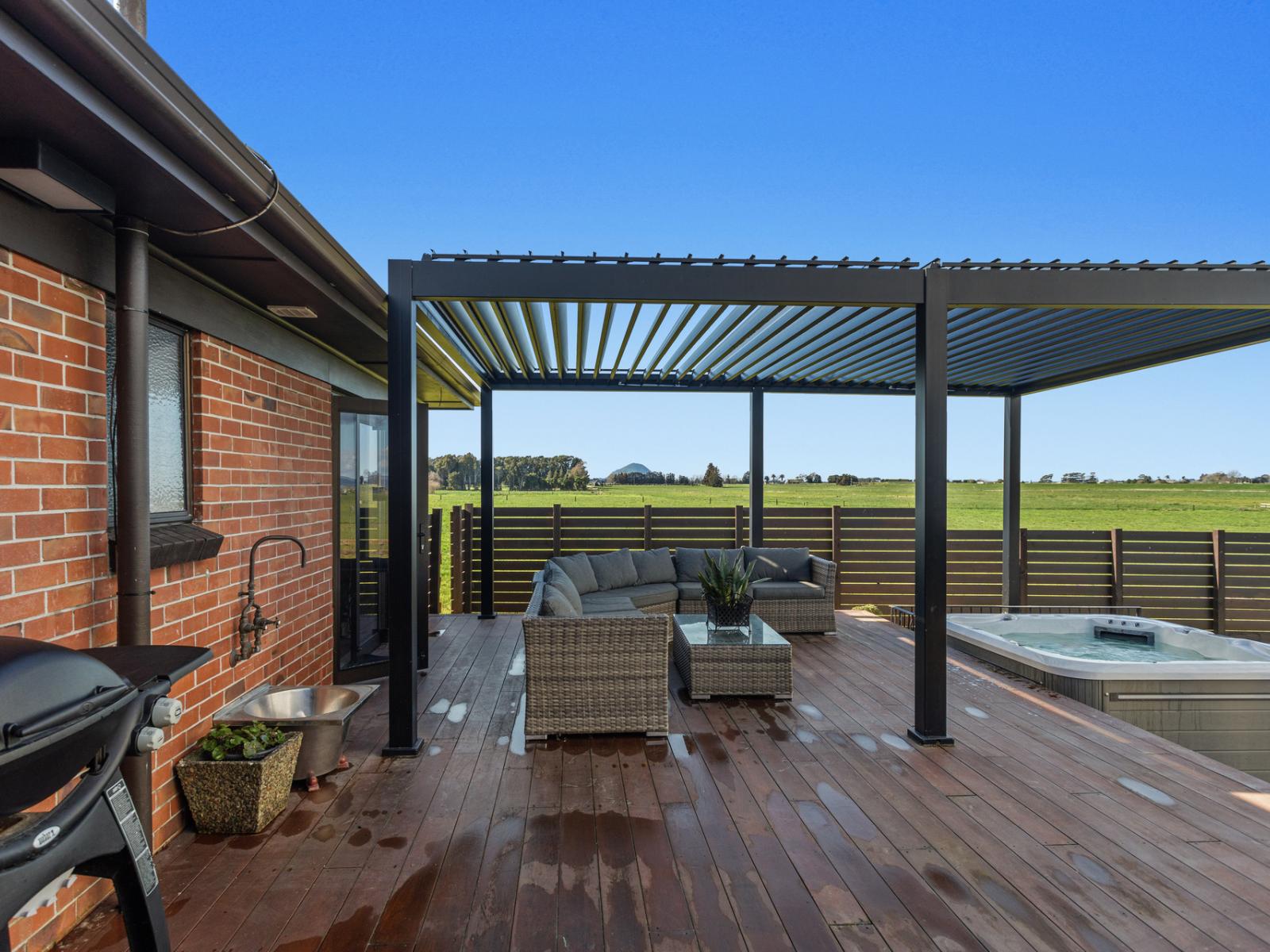 97 East Bank Road, Thornton