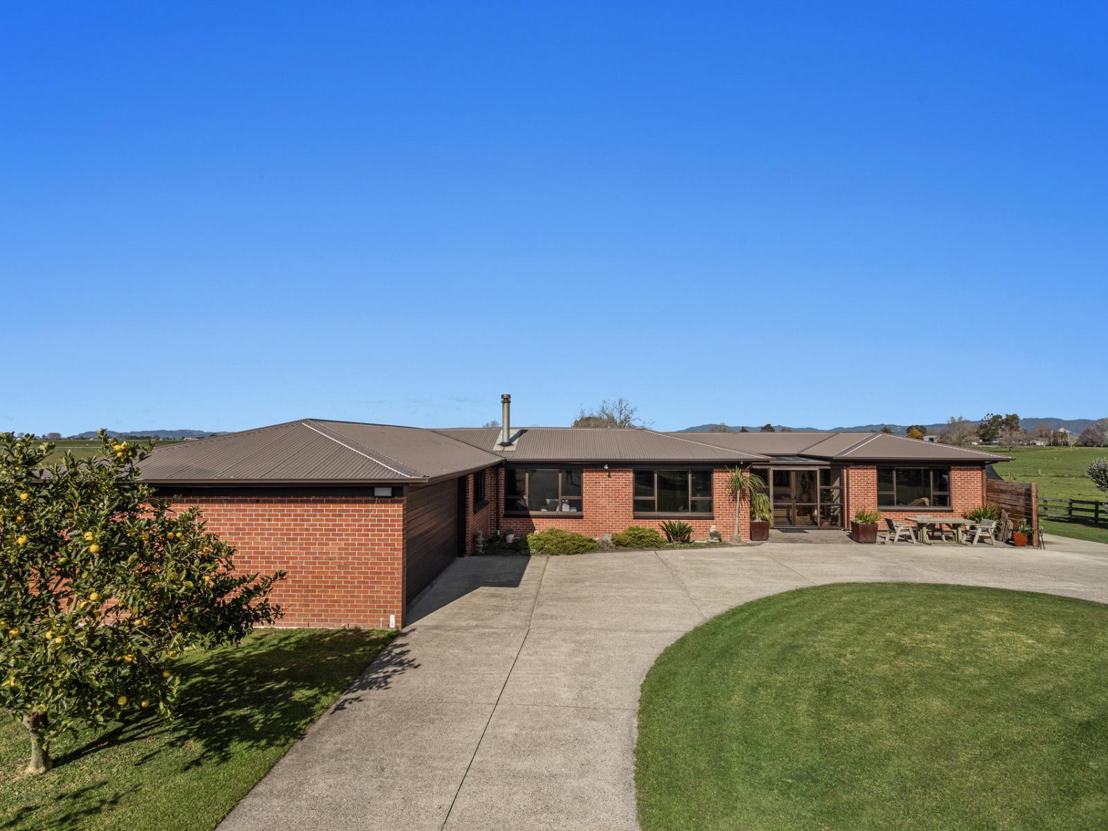 97 East Bank Road, Thornton