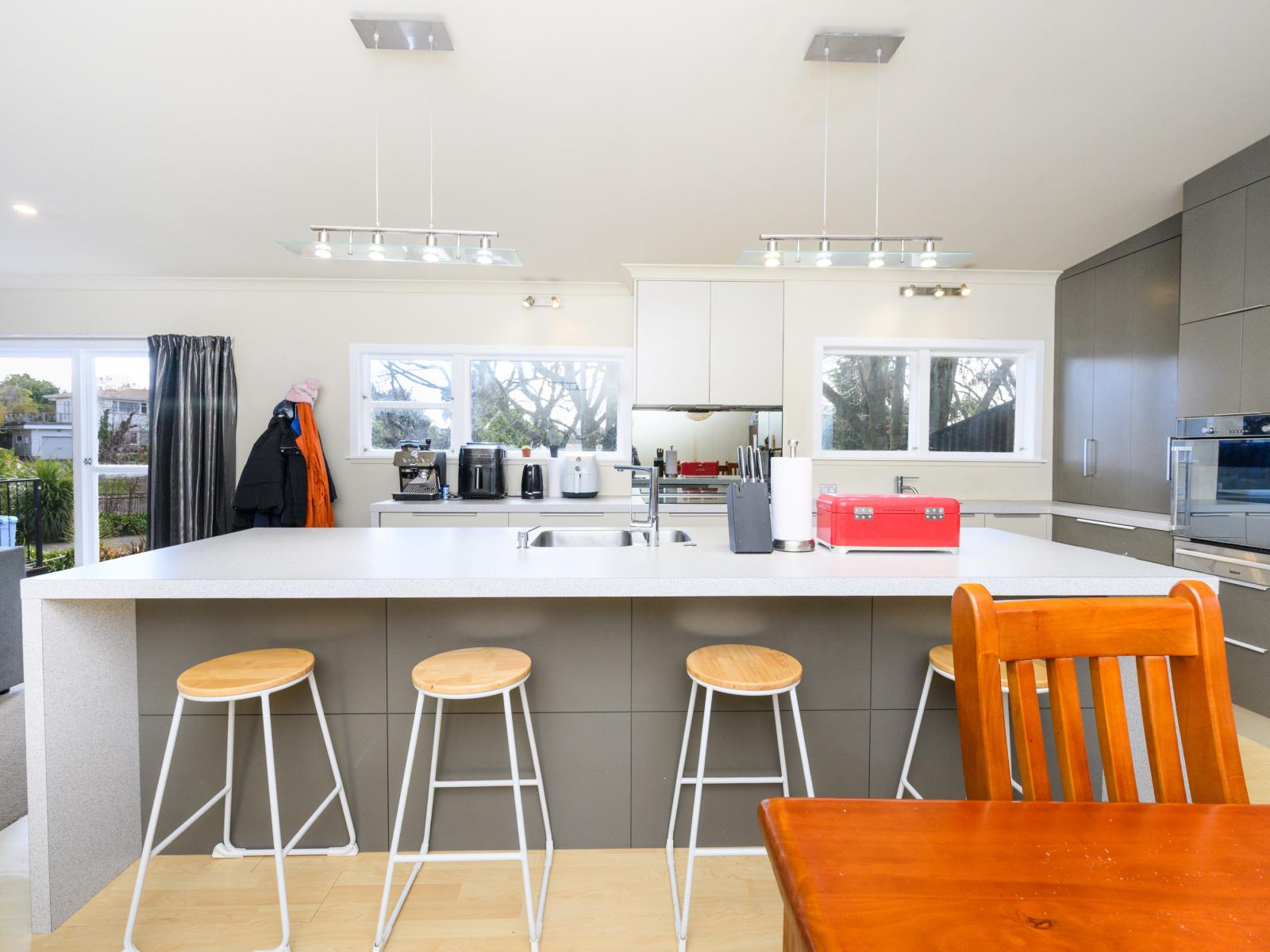 12 Kent Crescent, Awapuni