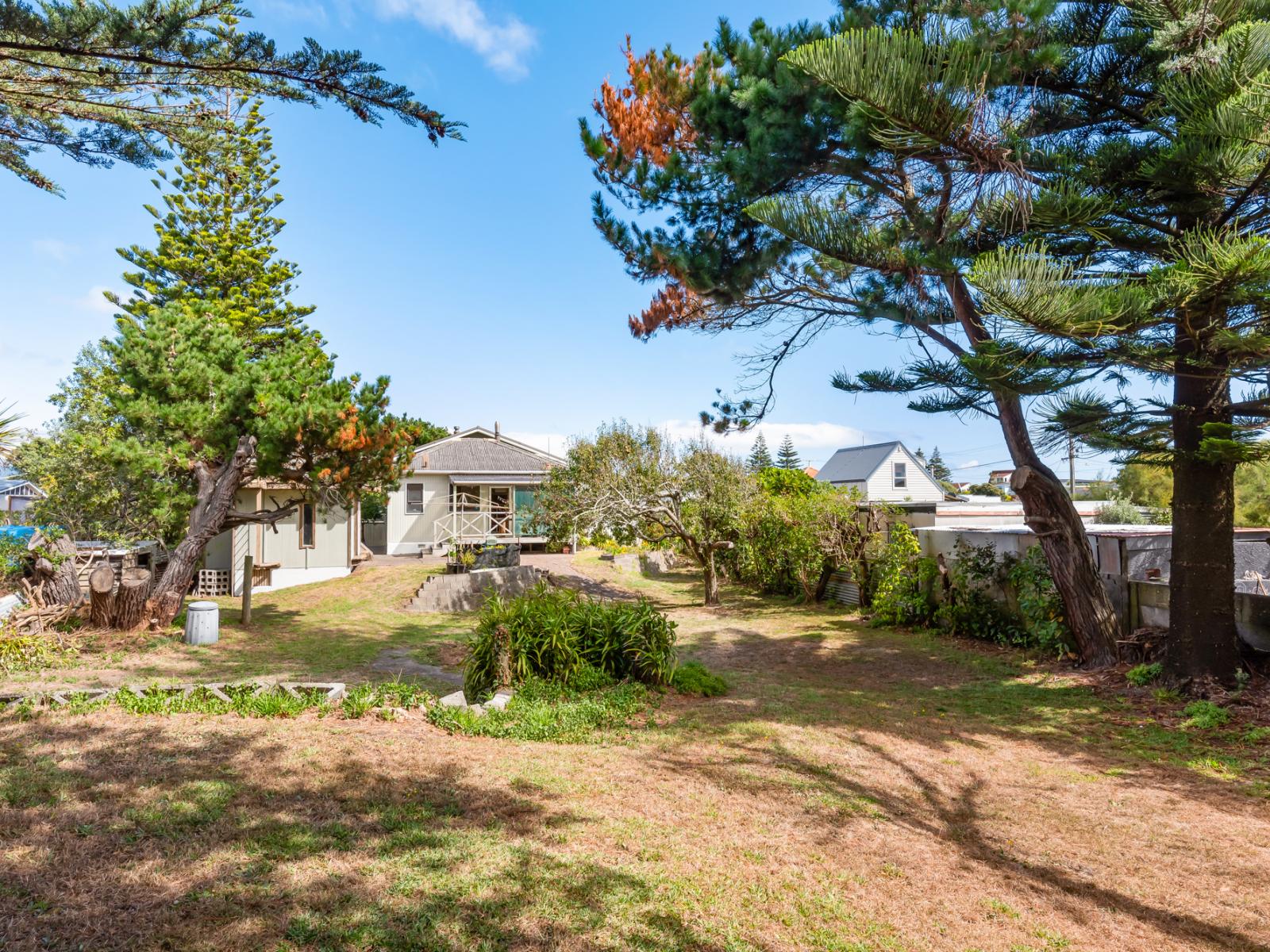 6 Toi Street, Otaki Beach