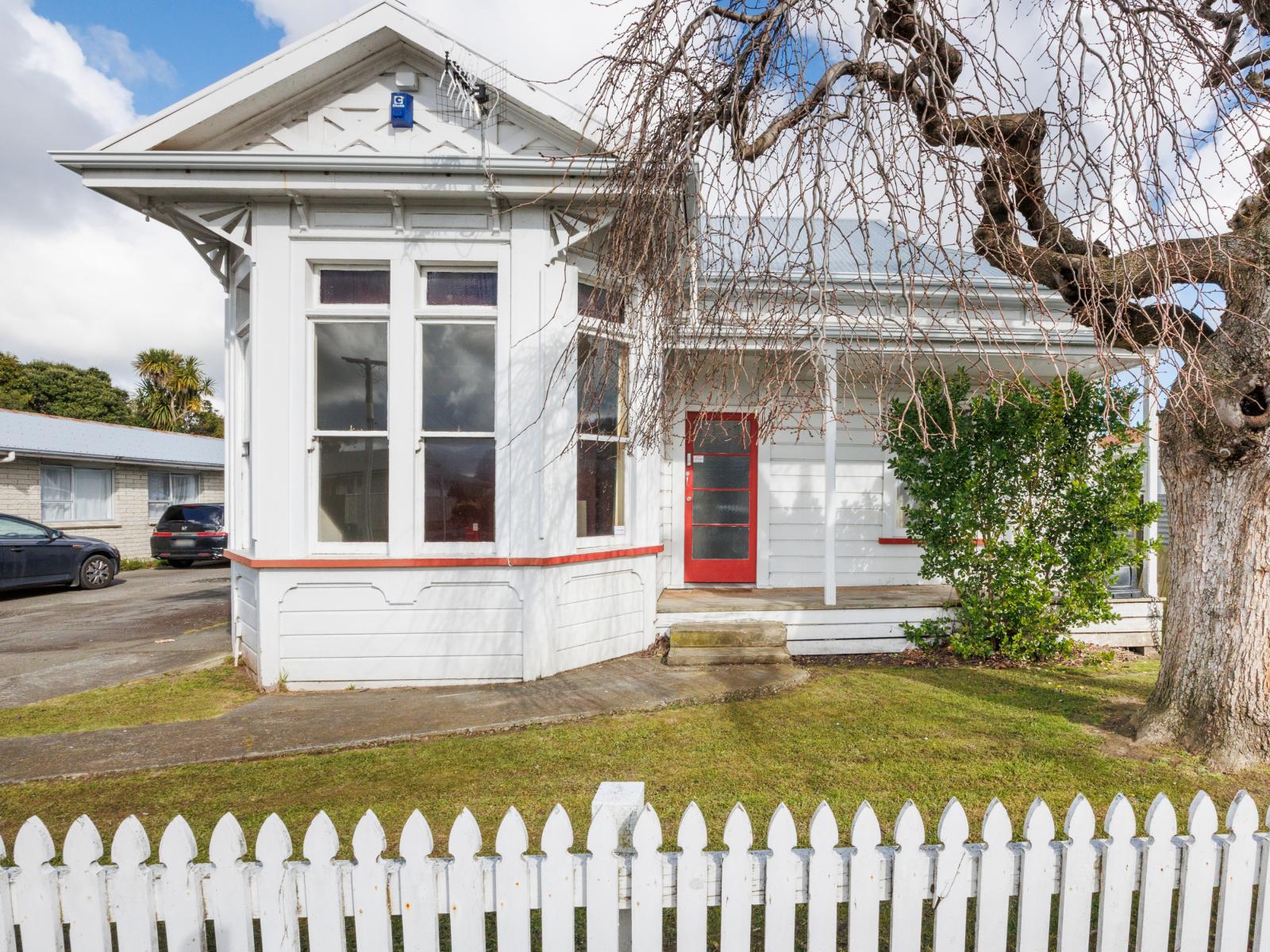 354 Botanical Road, West End