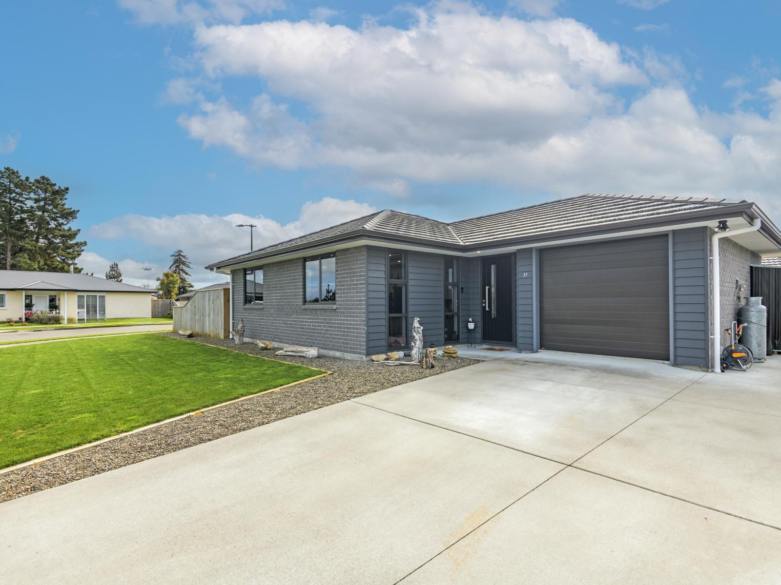 27 Oldfield Lane, Marton
