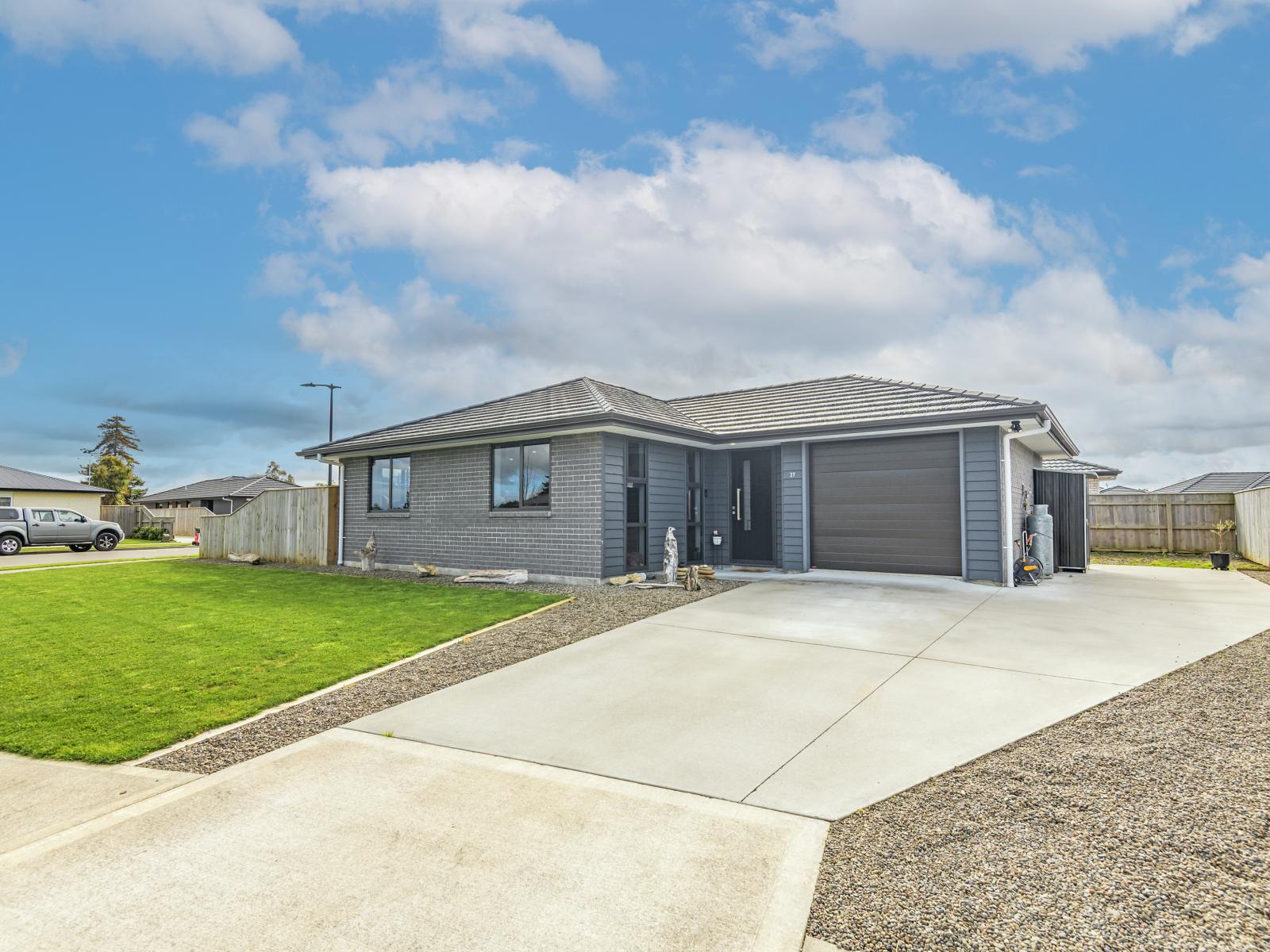 27 Oldfield Lane, Marton