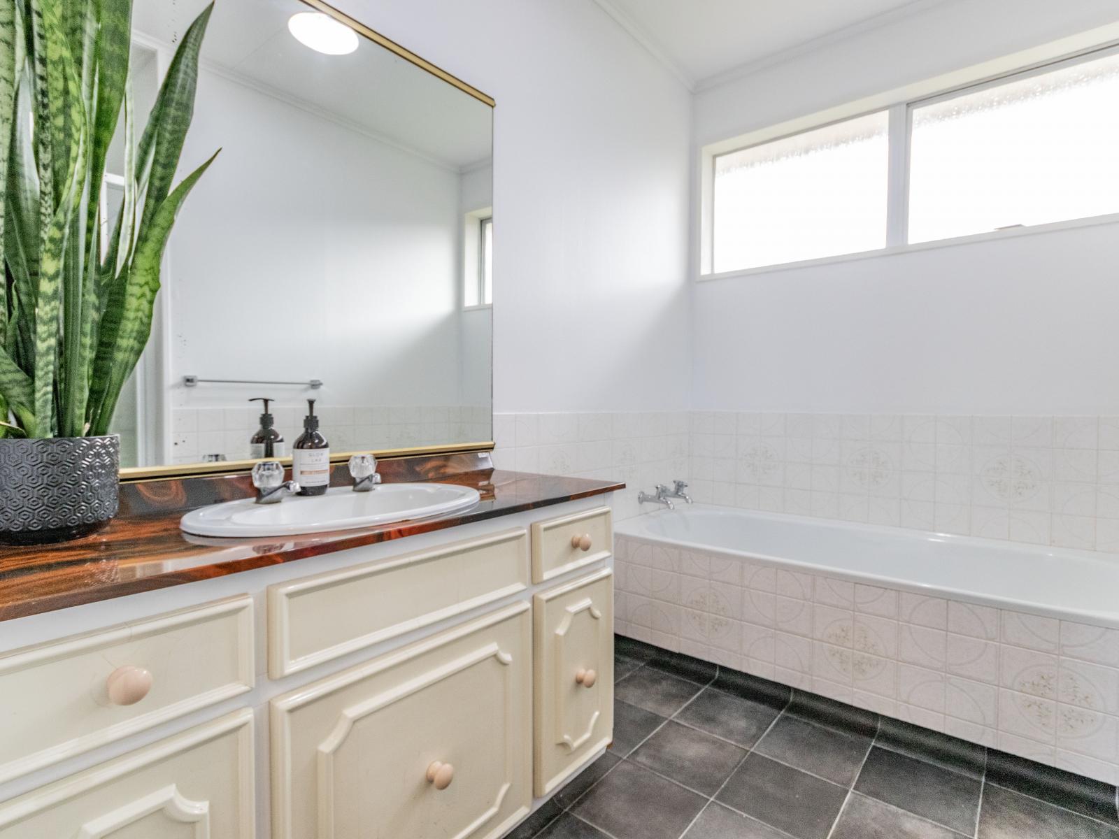 16 Kimberley Grove, Westbrook
