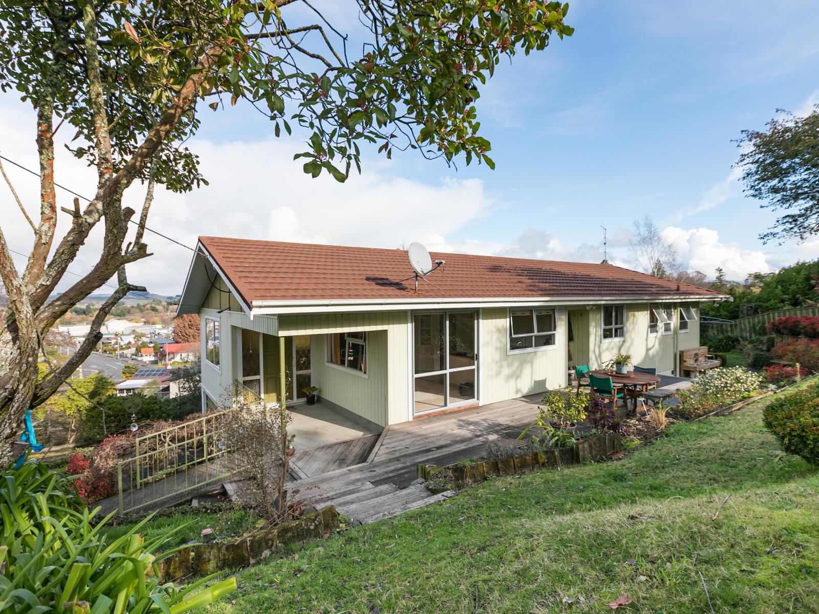 6 Domain Road, Waipawa