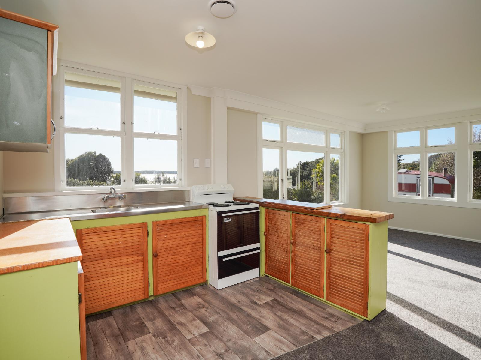 20 and 24 Whalers Crescent, Omaui