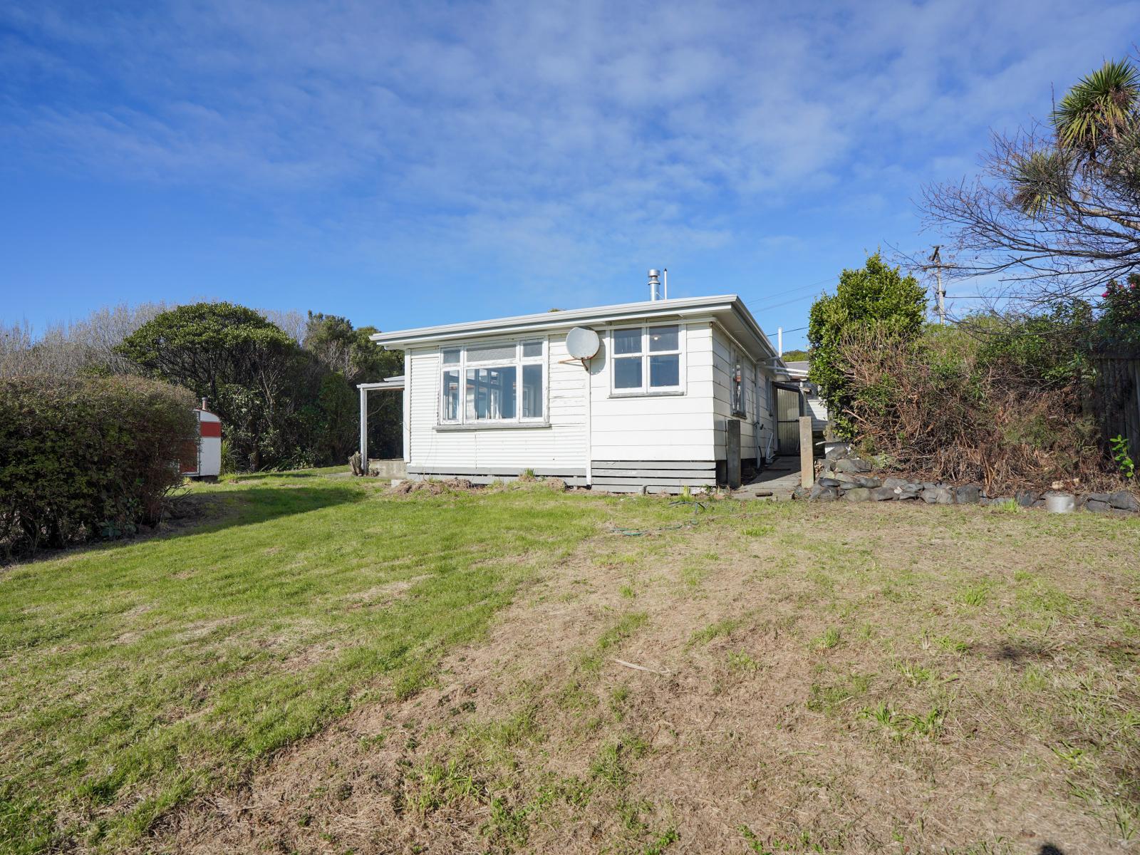20 and 24 Whalers Crescent, Omaui