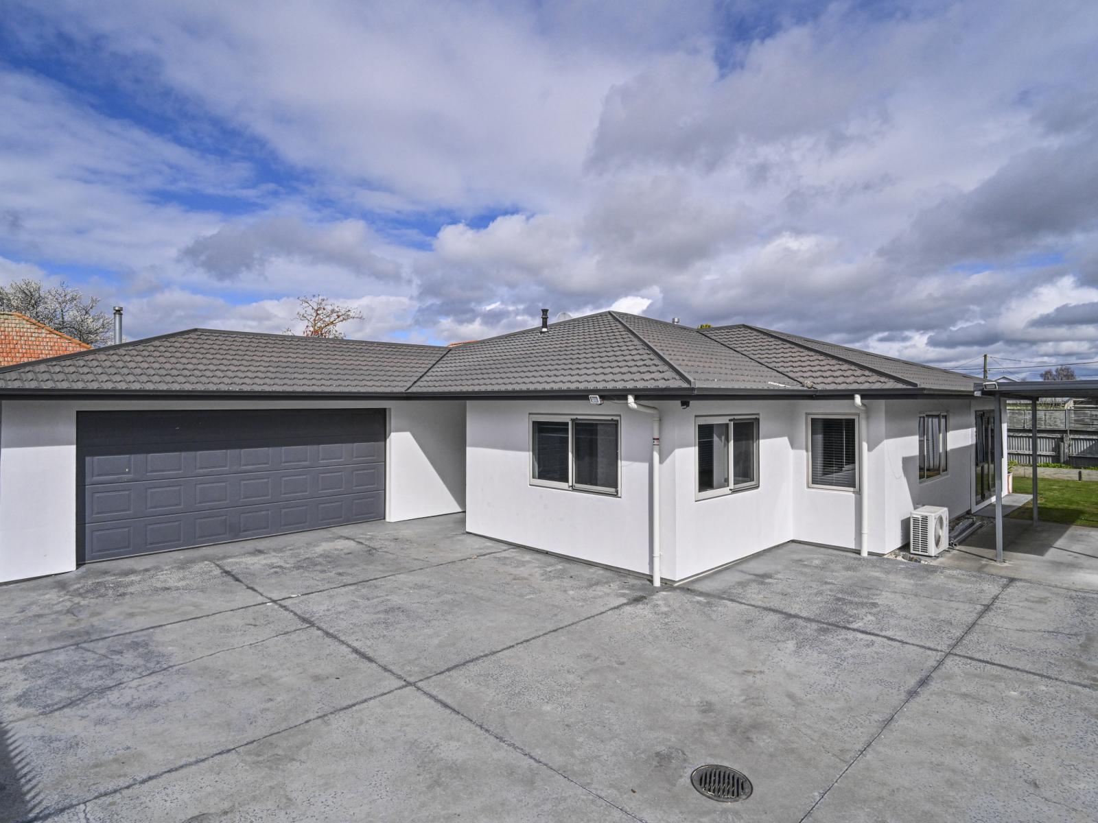 1109A Outram Road, Akina