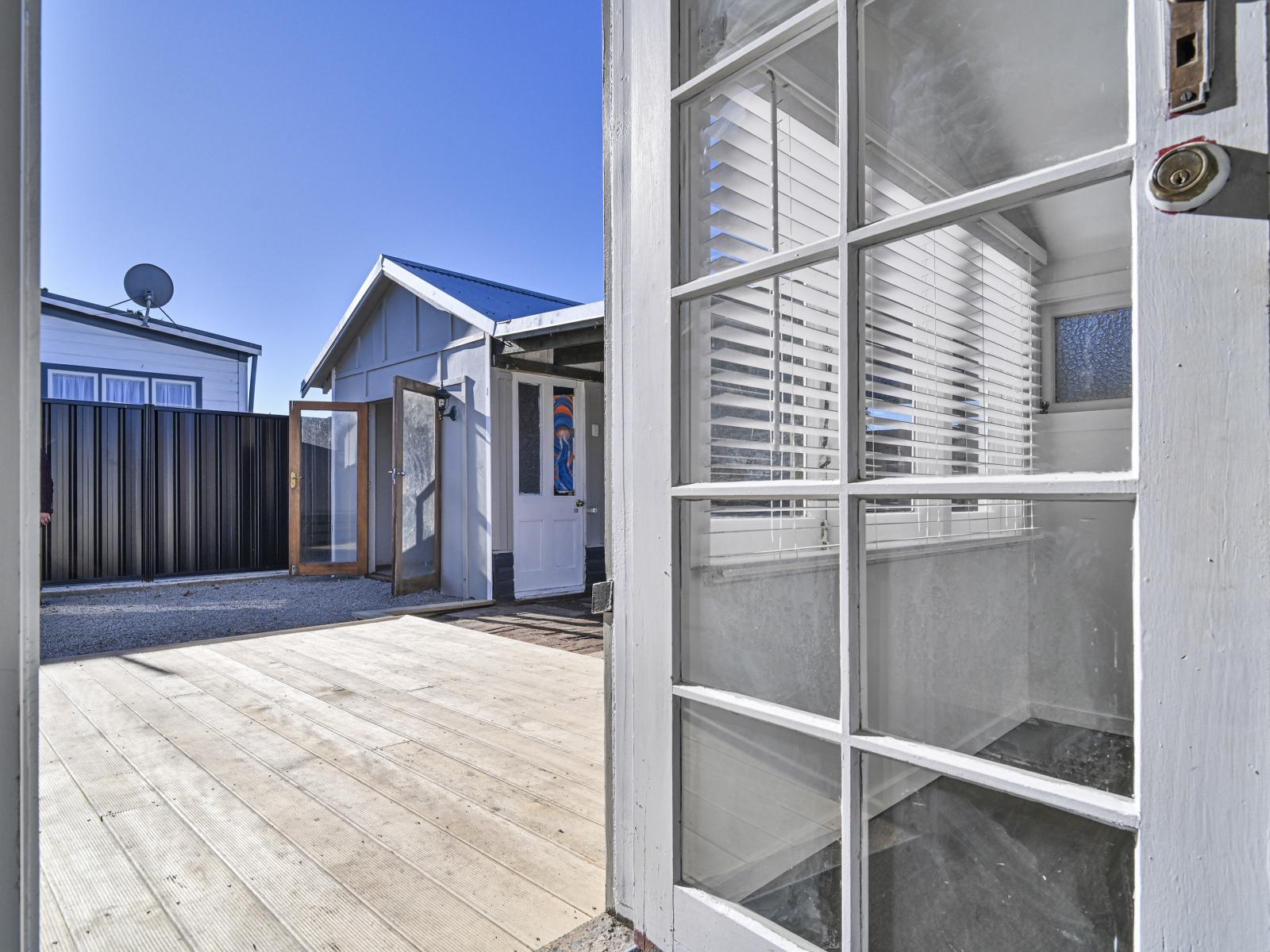 709 Queen Street West, St Leonards