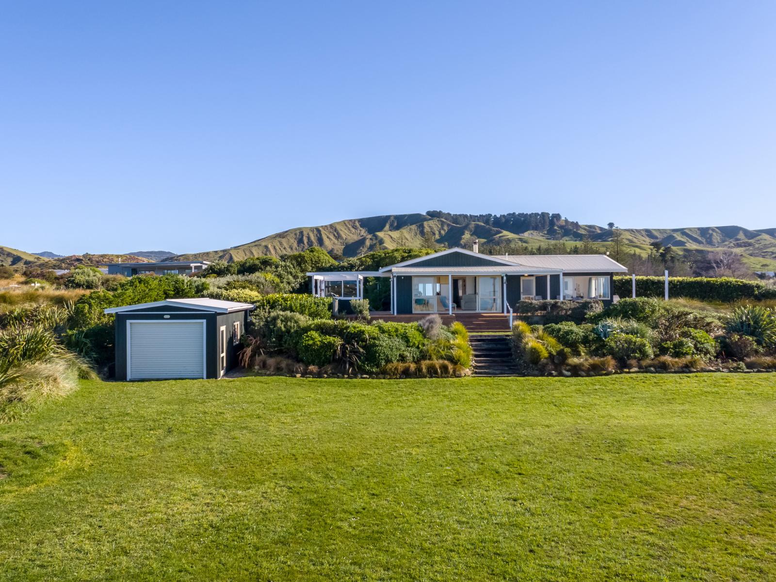 6 Beach Road, Flat Point