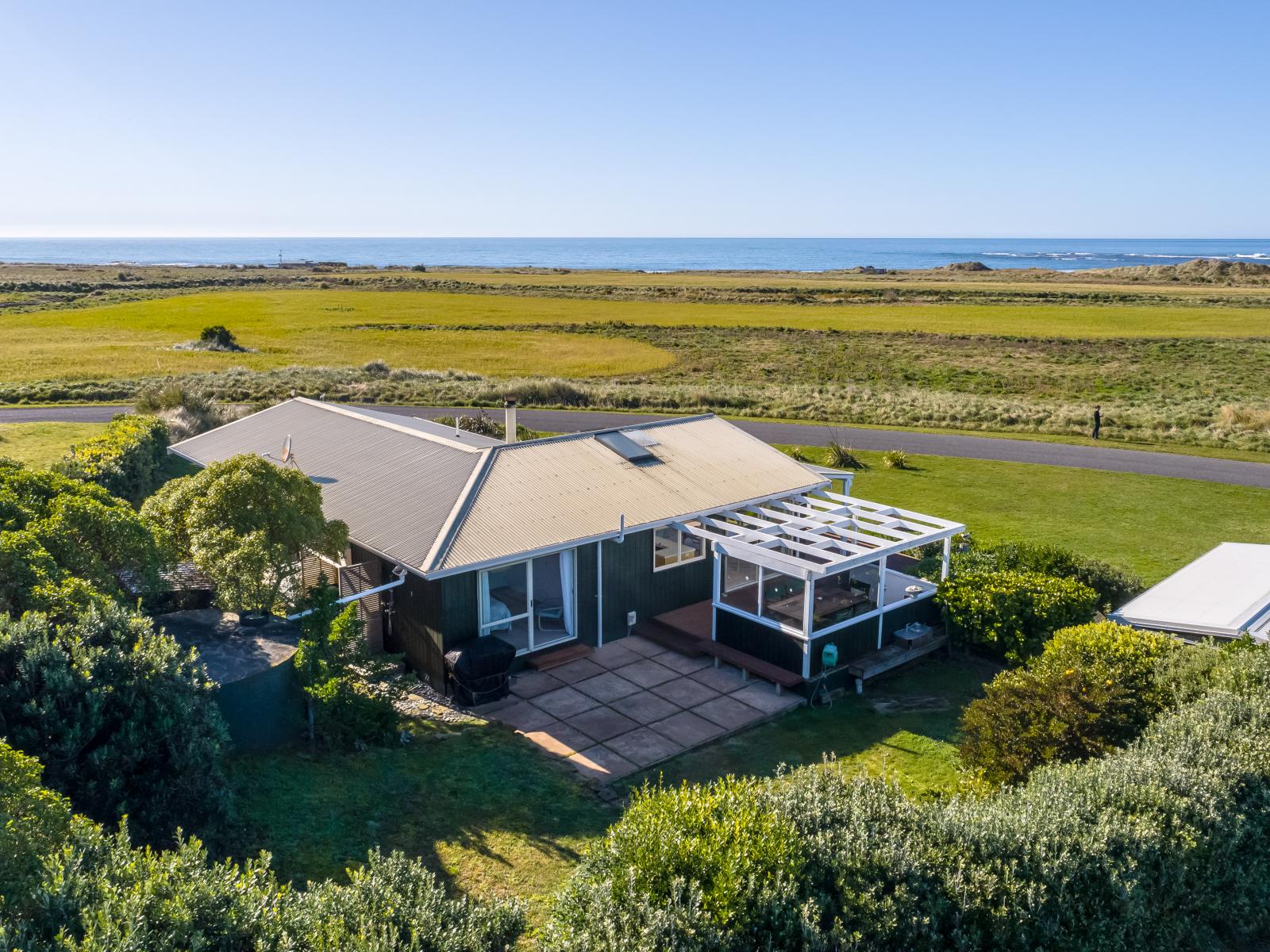 6 Beach Road, Flat Point