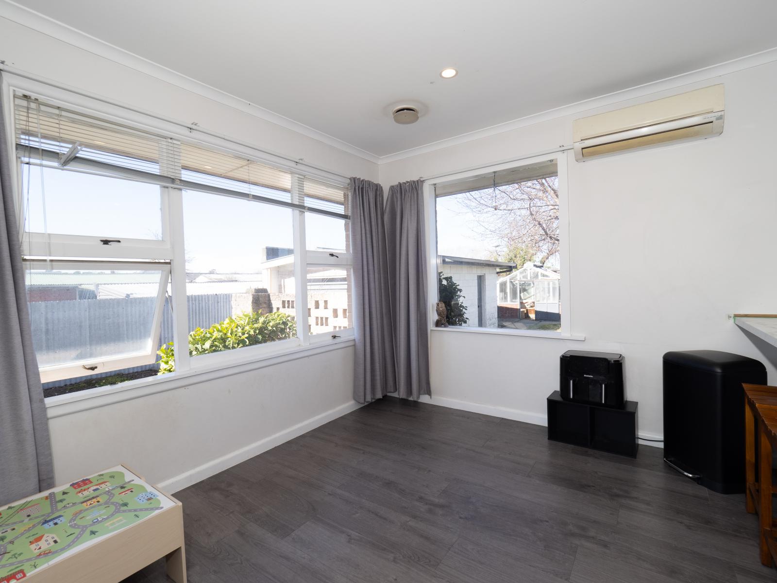 4 Reddecliffe Crescent, Hampstead