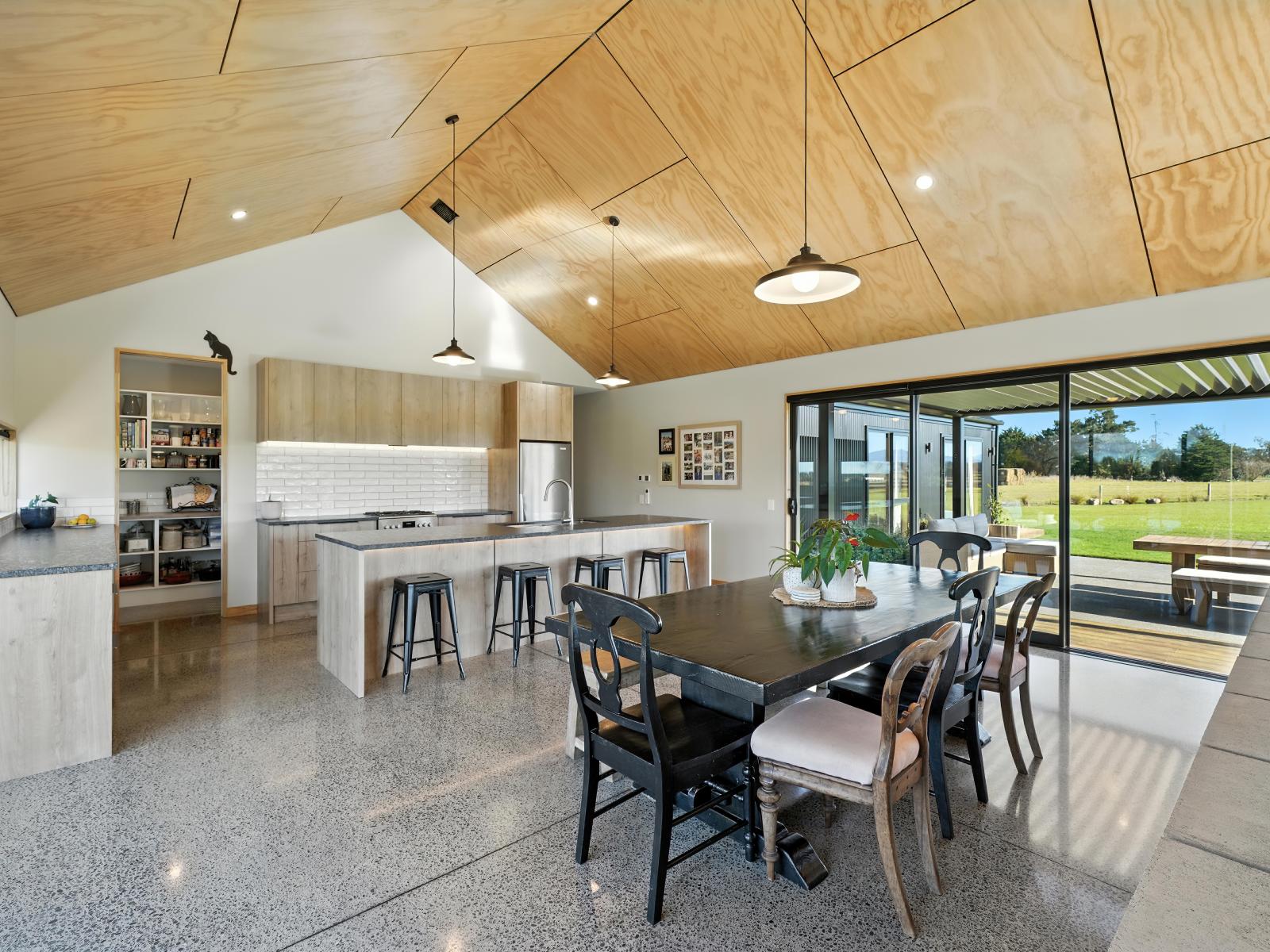 235 Kennedys Hill Road, Cust