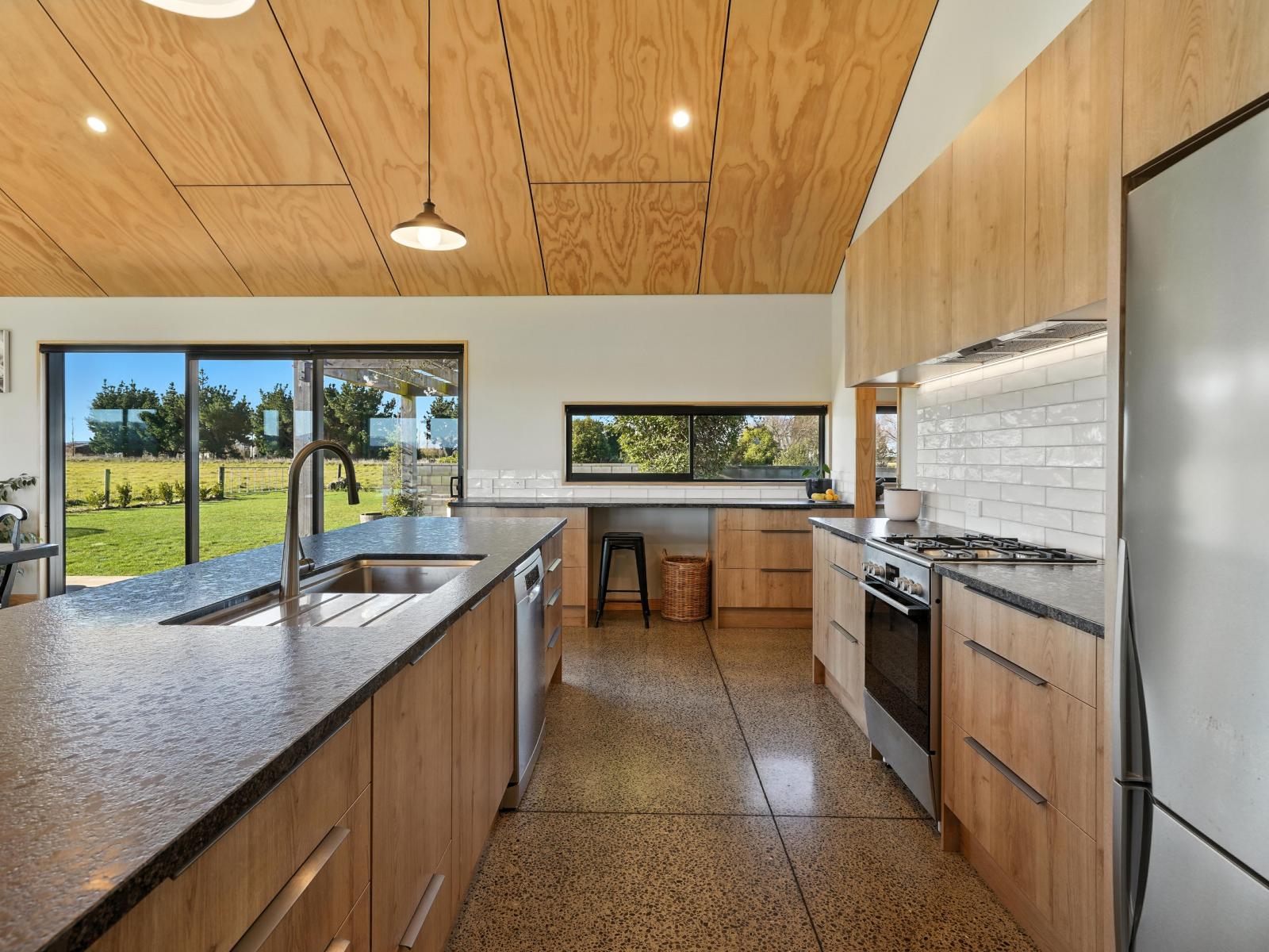 235 Kennedys Hill Road, Cust
