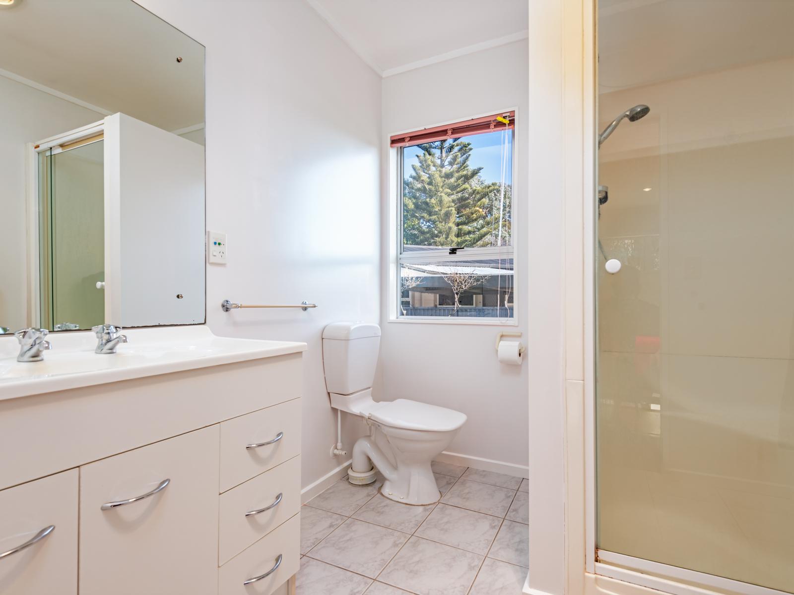 4 John F Kennedy Drive, Milson