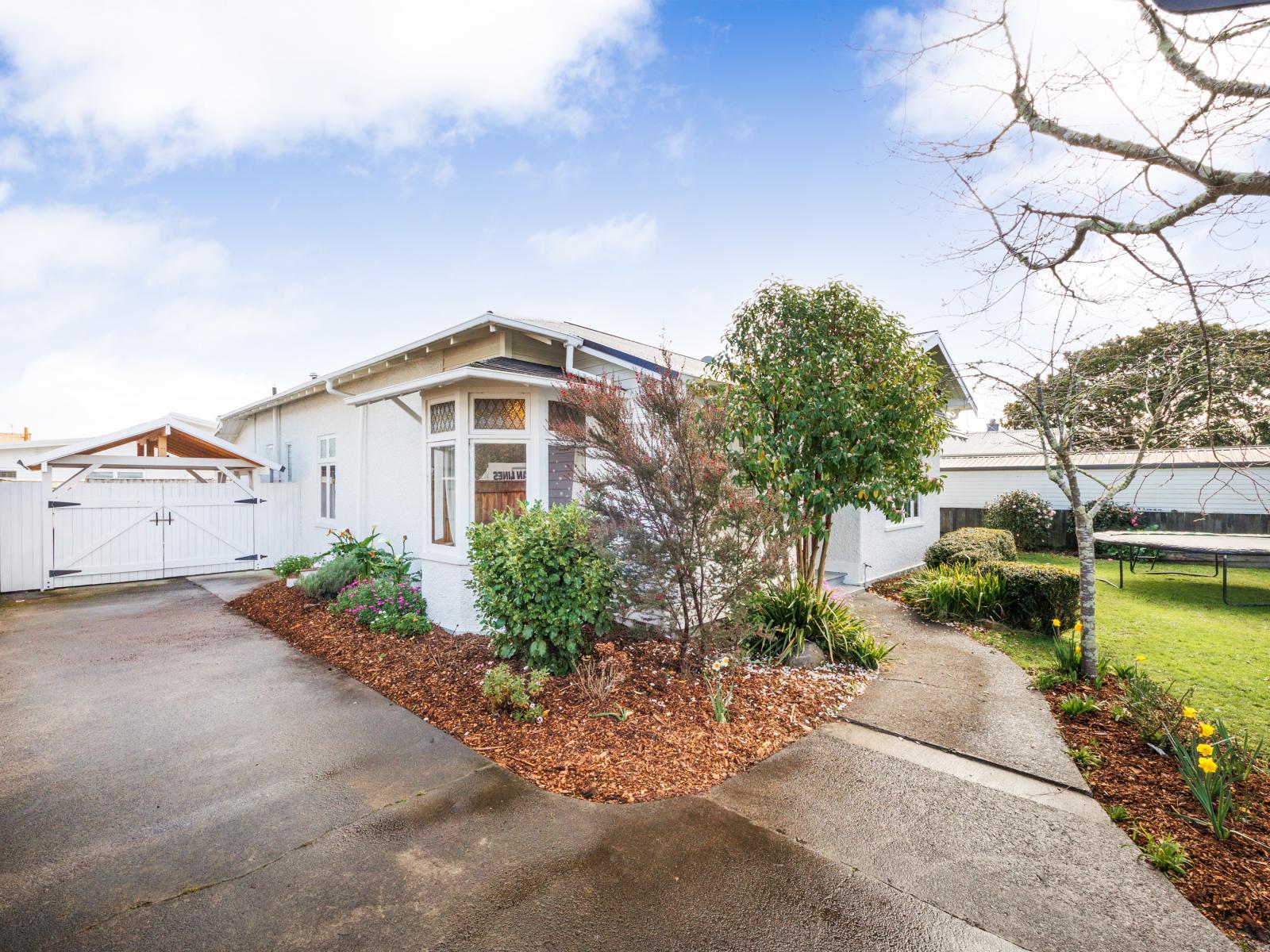 32 Worcester Street, West End