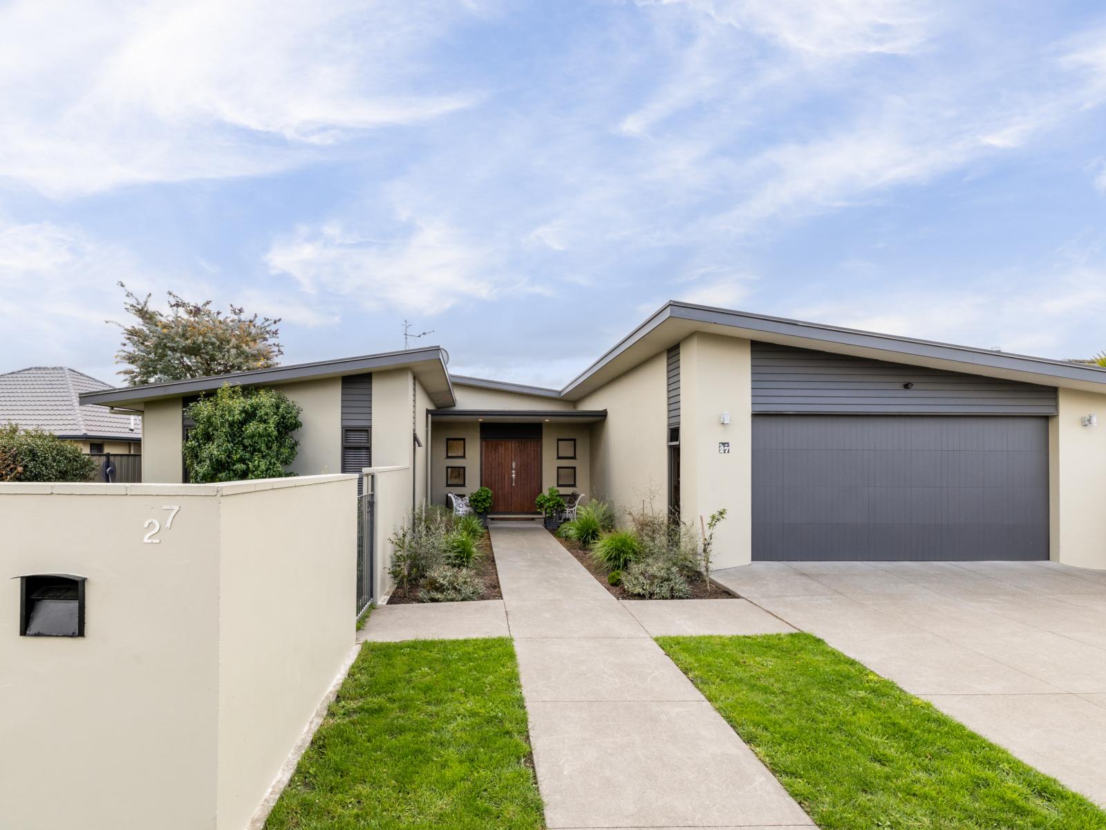 27 Pinotage Drive, Greenmeadows