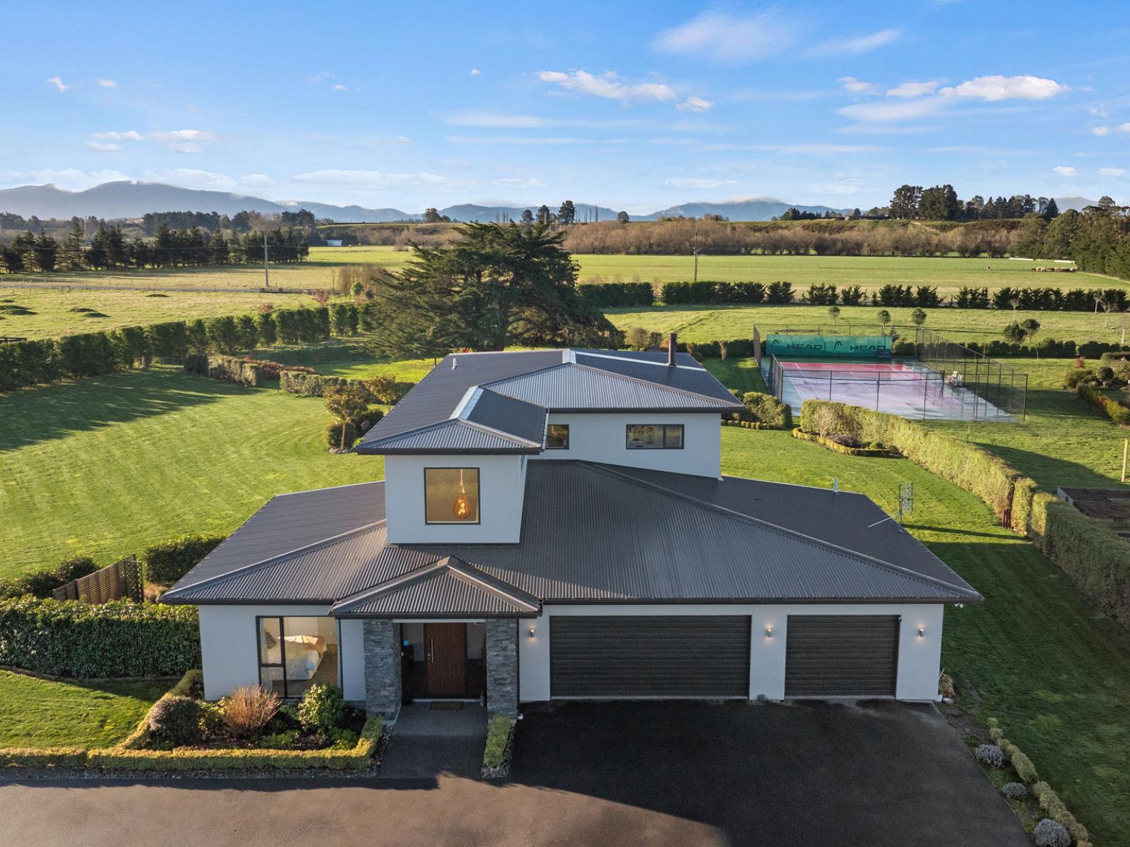 1 Hayfield Terrace, Cust