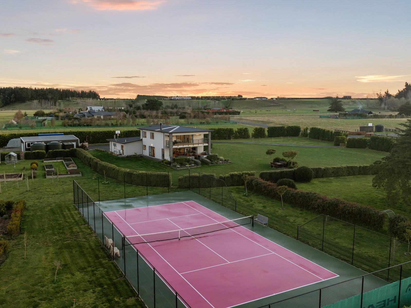 1 Hayfield Terrace, Cust