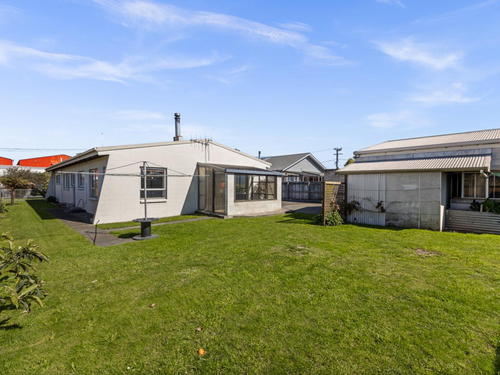 309 Frederick Street West, Mahora