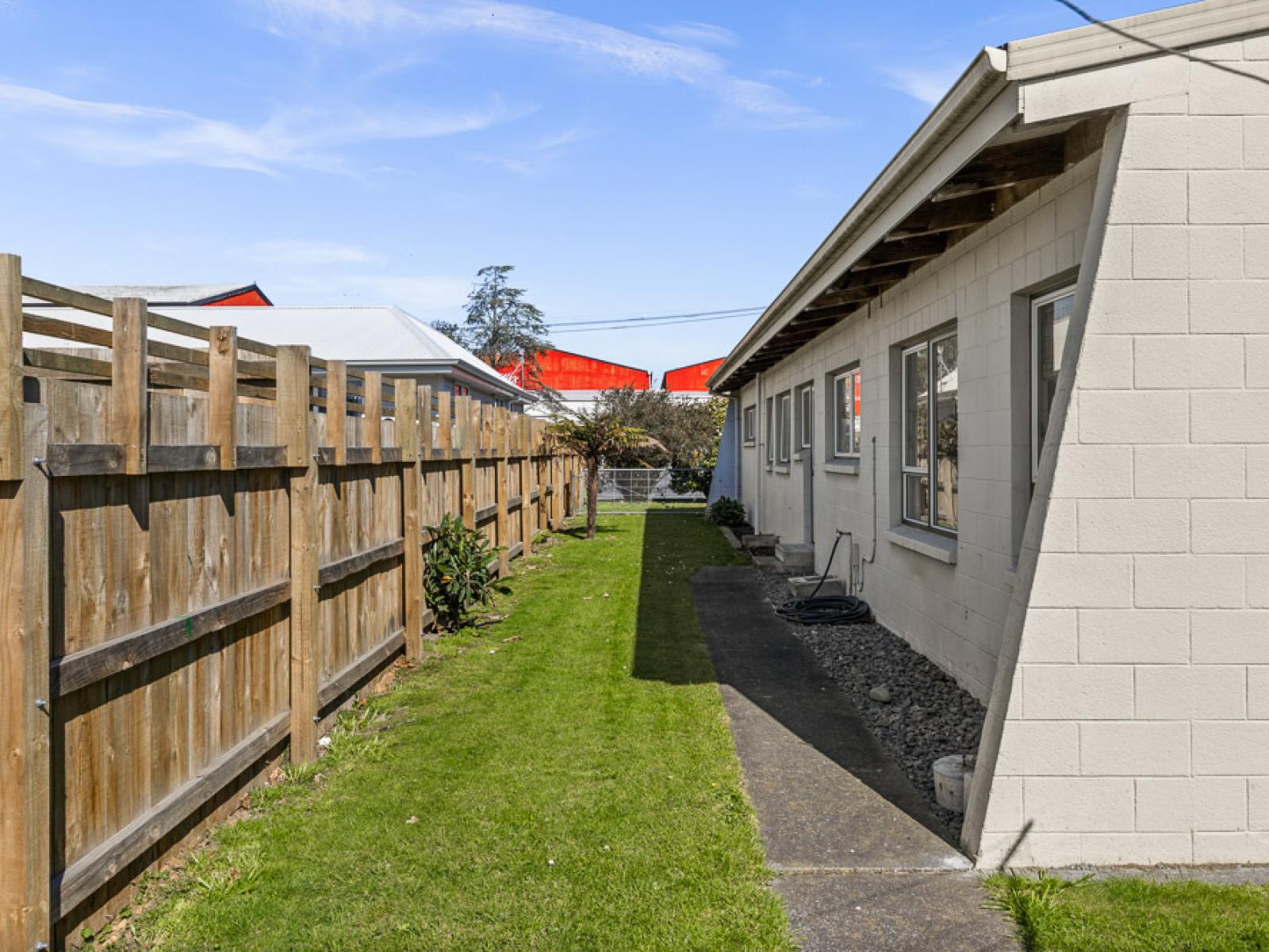 309 Frederick Street West, Mahora