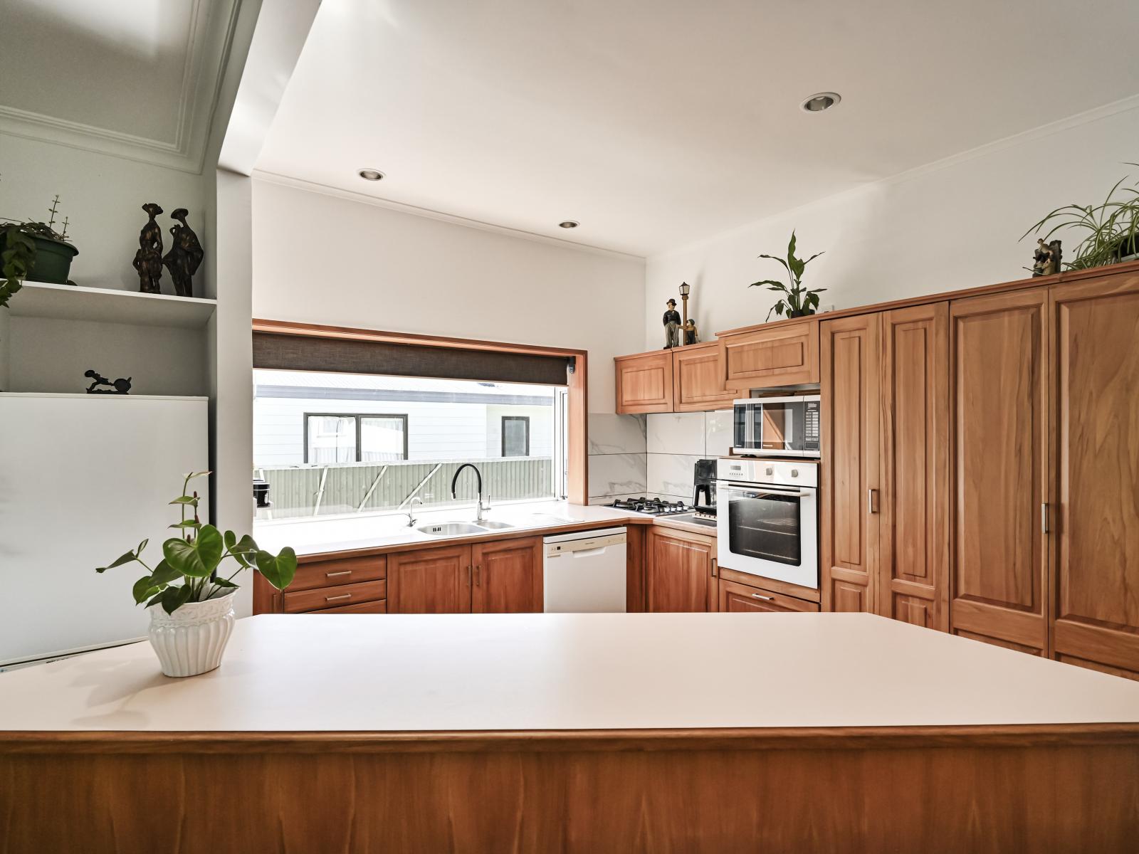 812 Lawrence Street, Akina