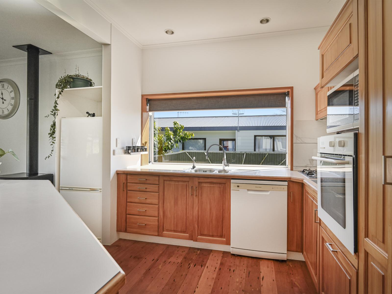 812 Lawrence Street, Akina