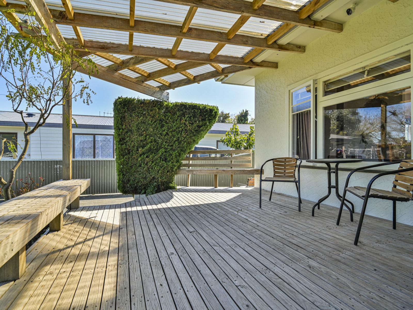 812 Lawrence Street, Akina