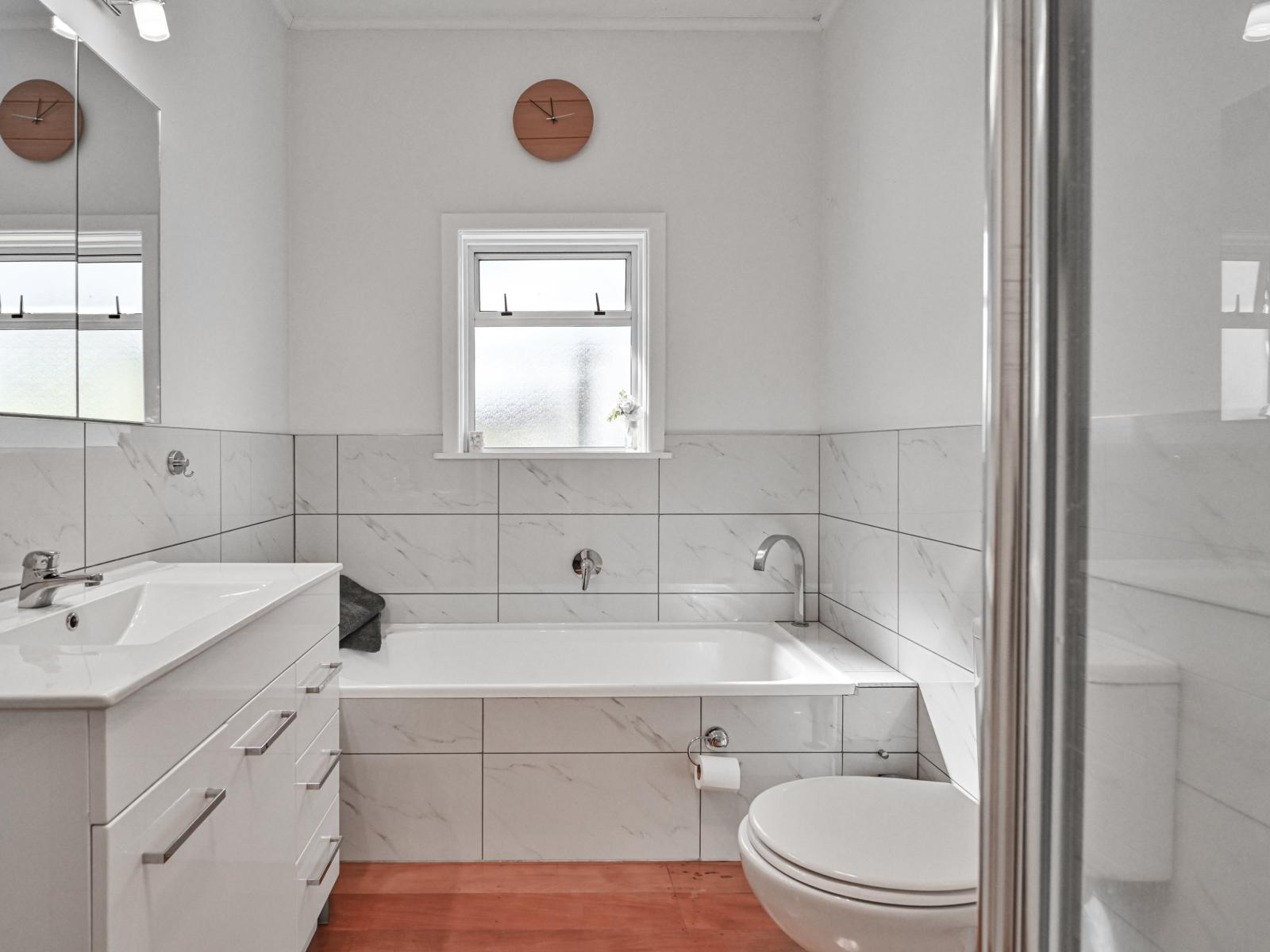 812 Lawrence Street, Akina