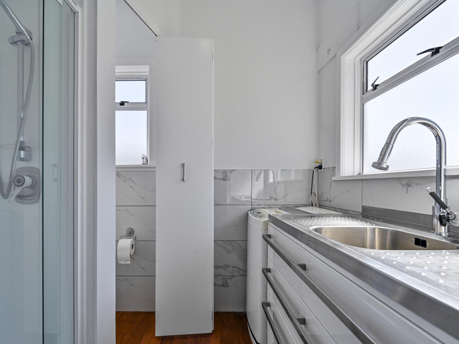 812 Lawrence Street, Akina