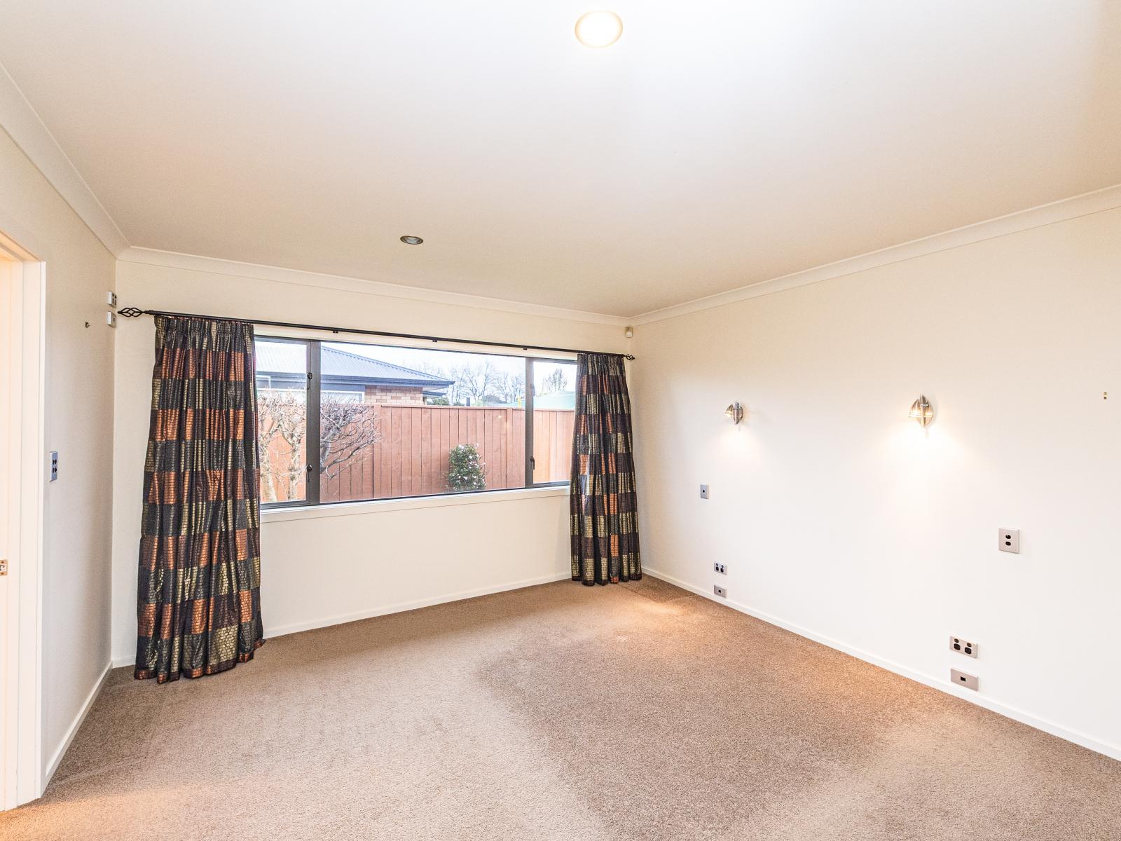 1 Gilligan Close, College Estate